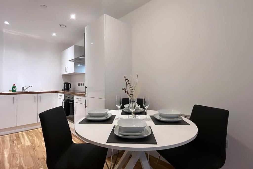 Stunning Two Bedroom Apartment *
