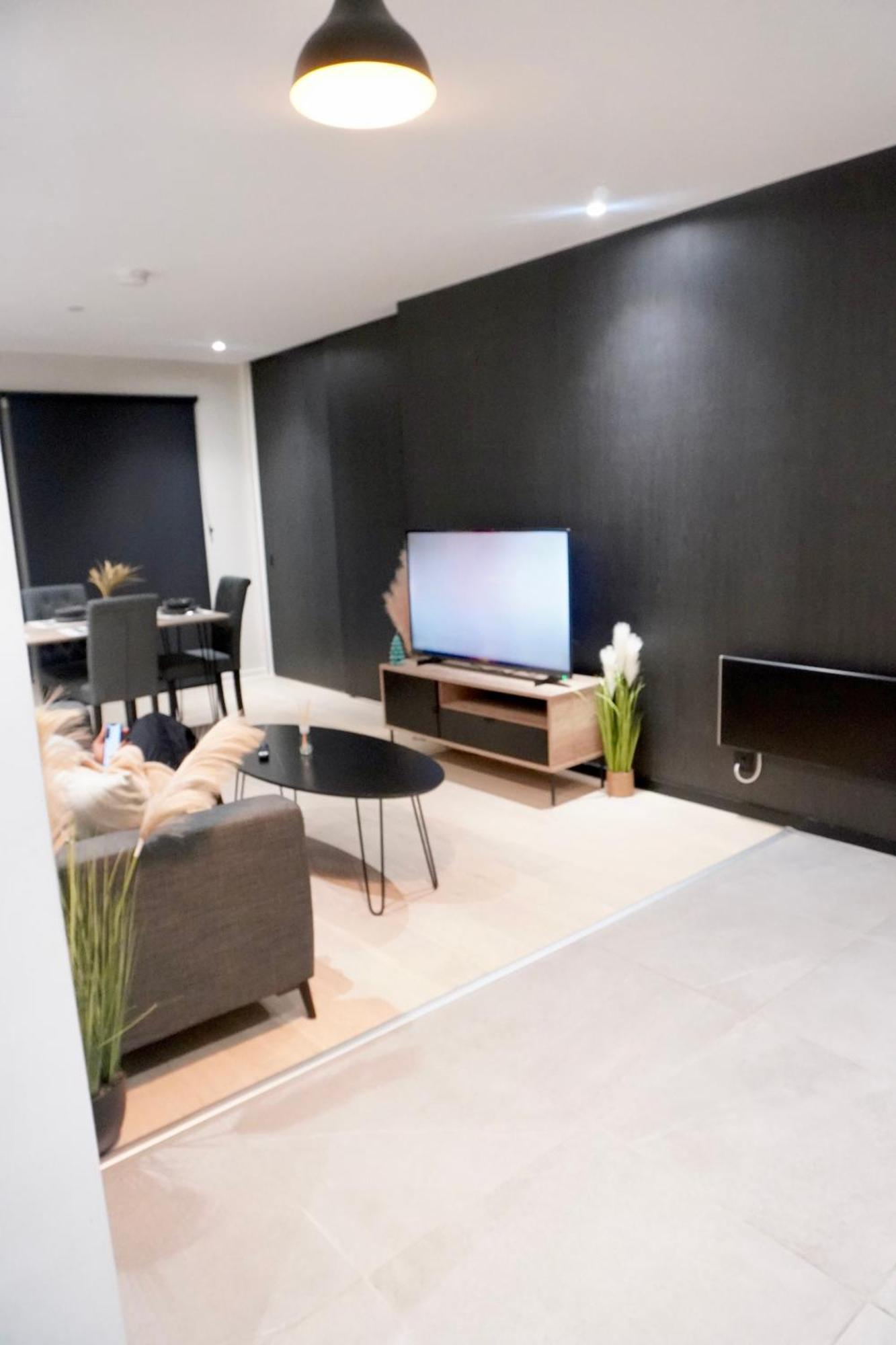 Luxury 2 Bed With Balcony Apartment Manchester
