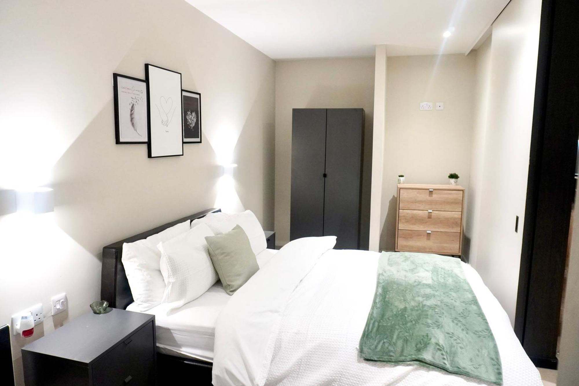 Apartment Luxury 2 Bed With Balcony