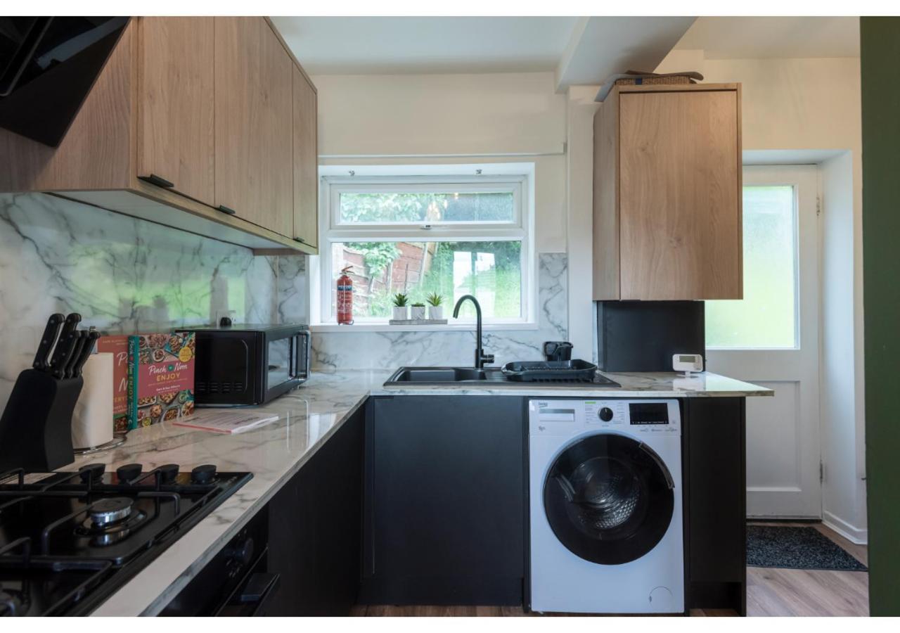 Cozy 3 Bd House, Perfect For Large Group Of 6 Apartment Manchester