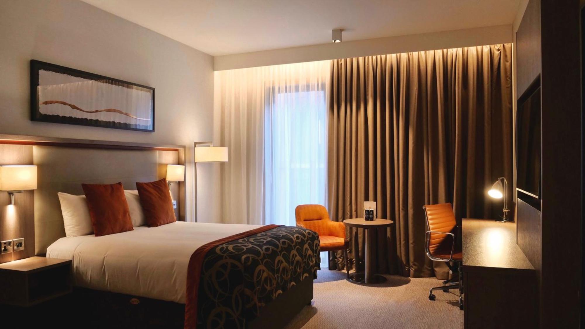 Clayton Centre 4*