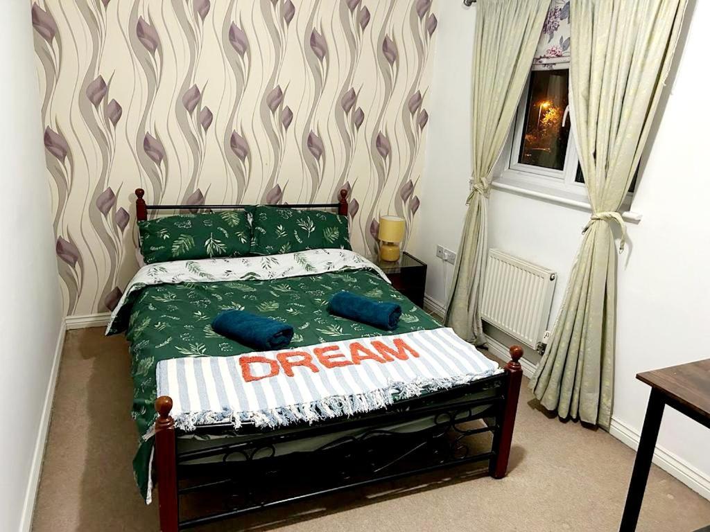 Queens Rooms, A Perfect Stay, Next To Shopping Parks And Central Guest house