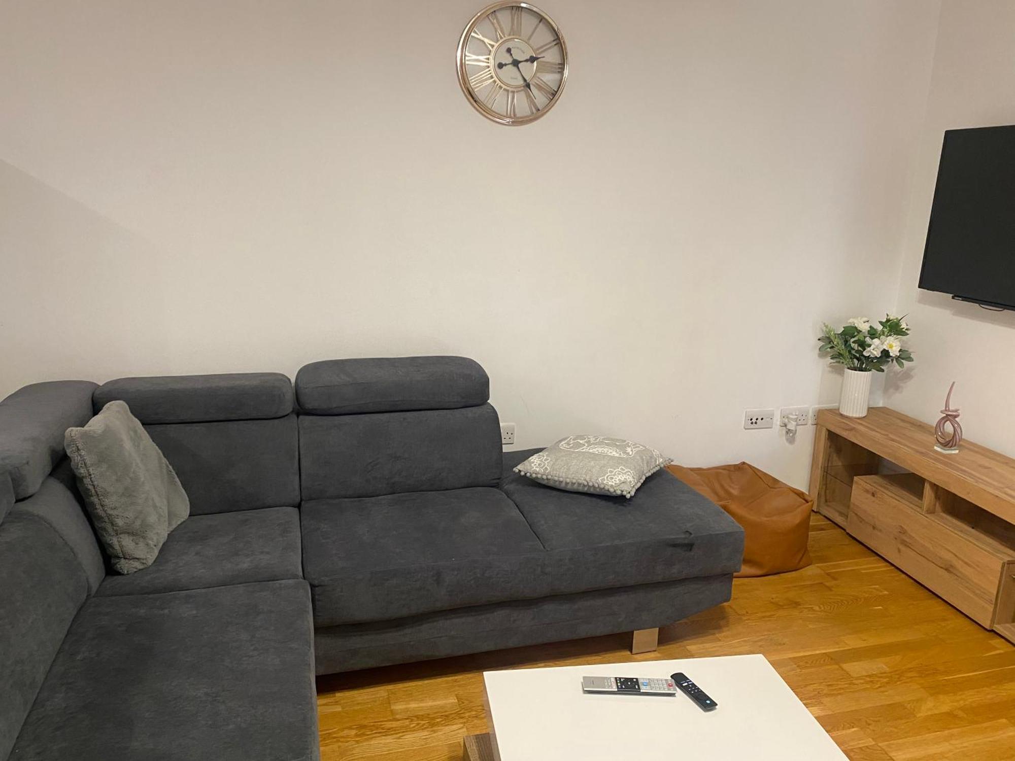 Apartment Eaglet 2 Bedroom Luxury Near Etihad Staduim *