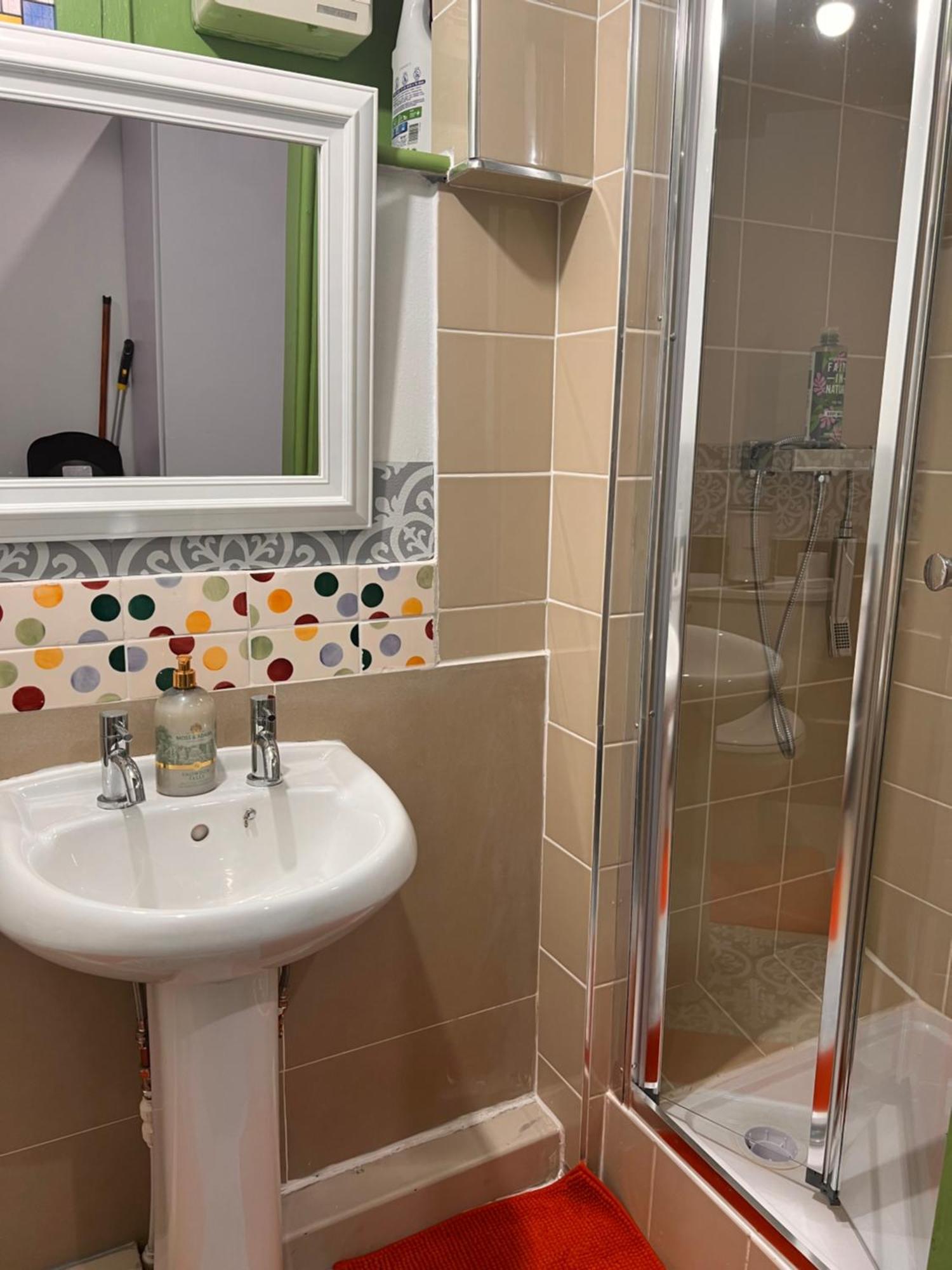 Apartment Spacious Basement Studio Manchester