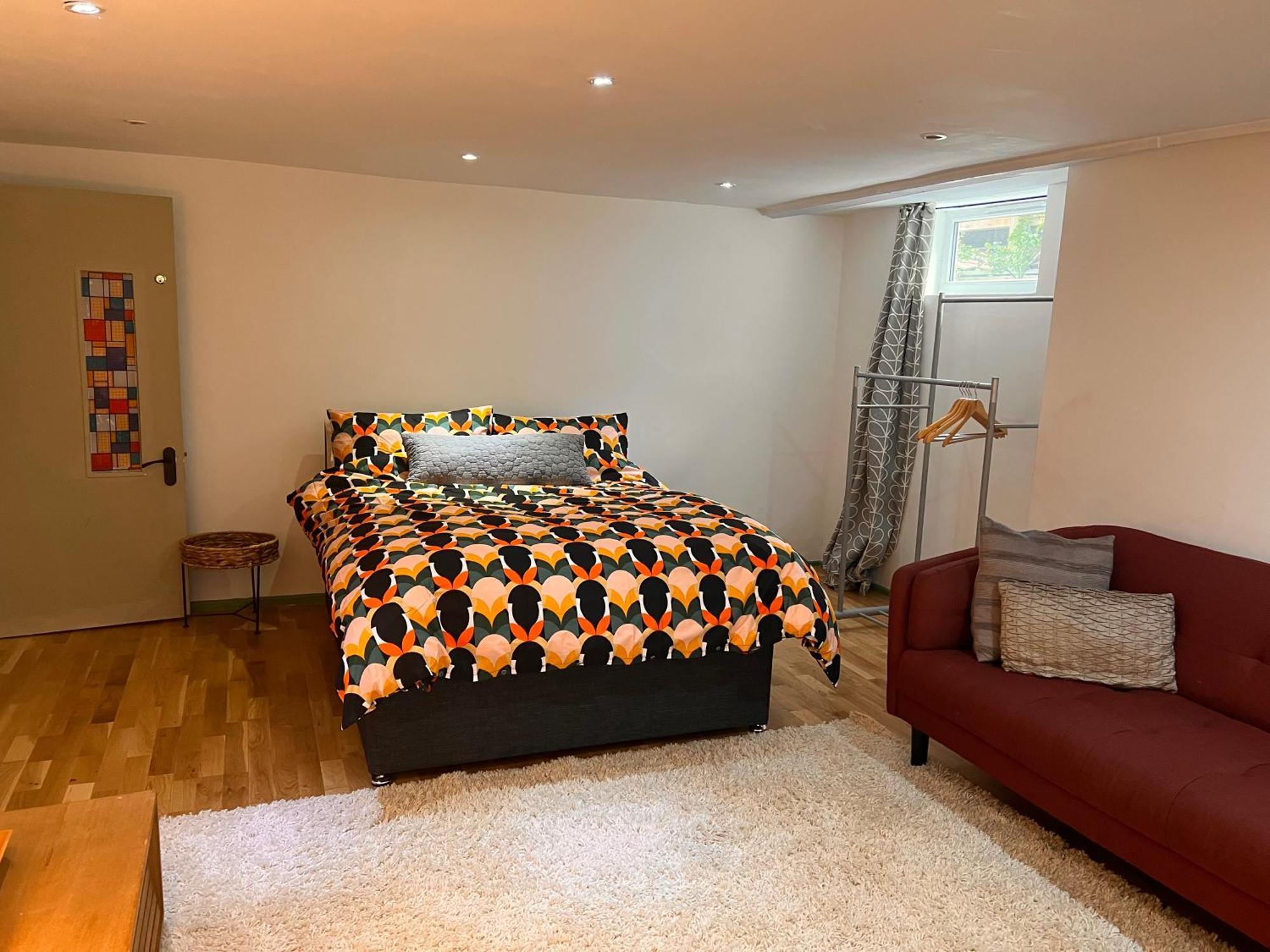 Apartment Spacious Basement Studio Manchester