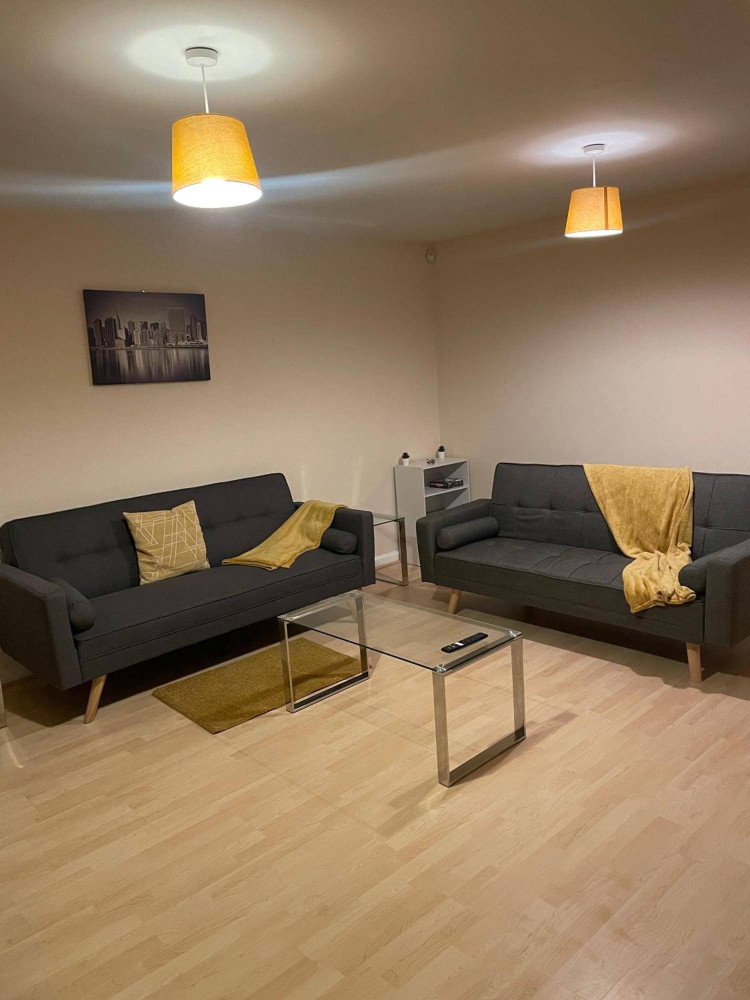 Holiday home Amila House Manchester, Modern, Spacious, Sleeps 9 With Parking