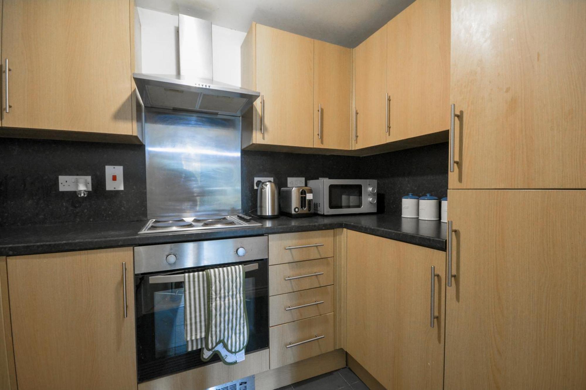 2 Bedroom 2 Bathroom Free Parking Nearby Apartment Manchester