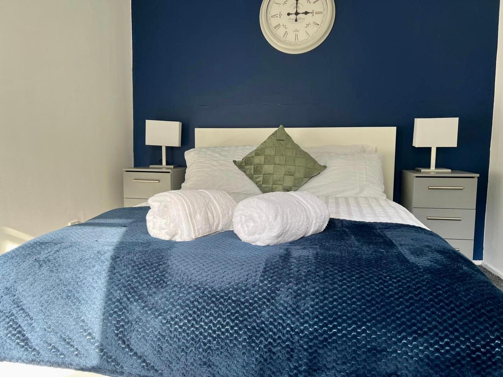 - Eccles - Business - Contractors - Families - Discounts Available Holiday home Manchester