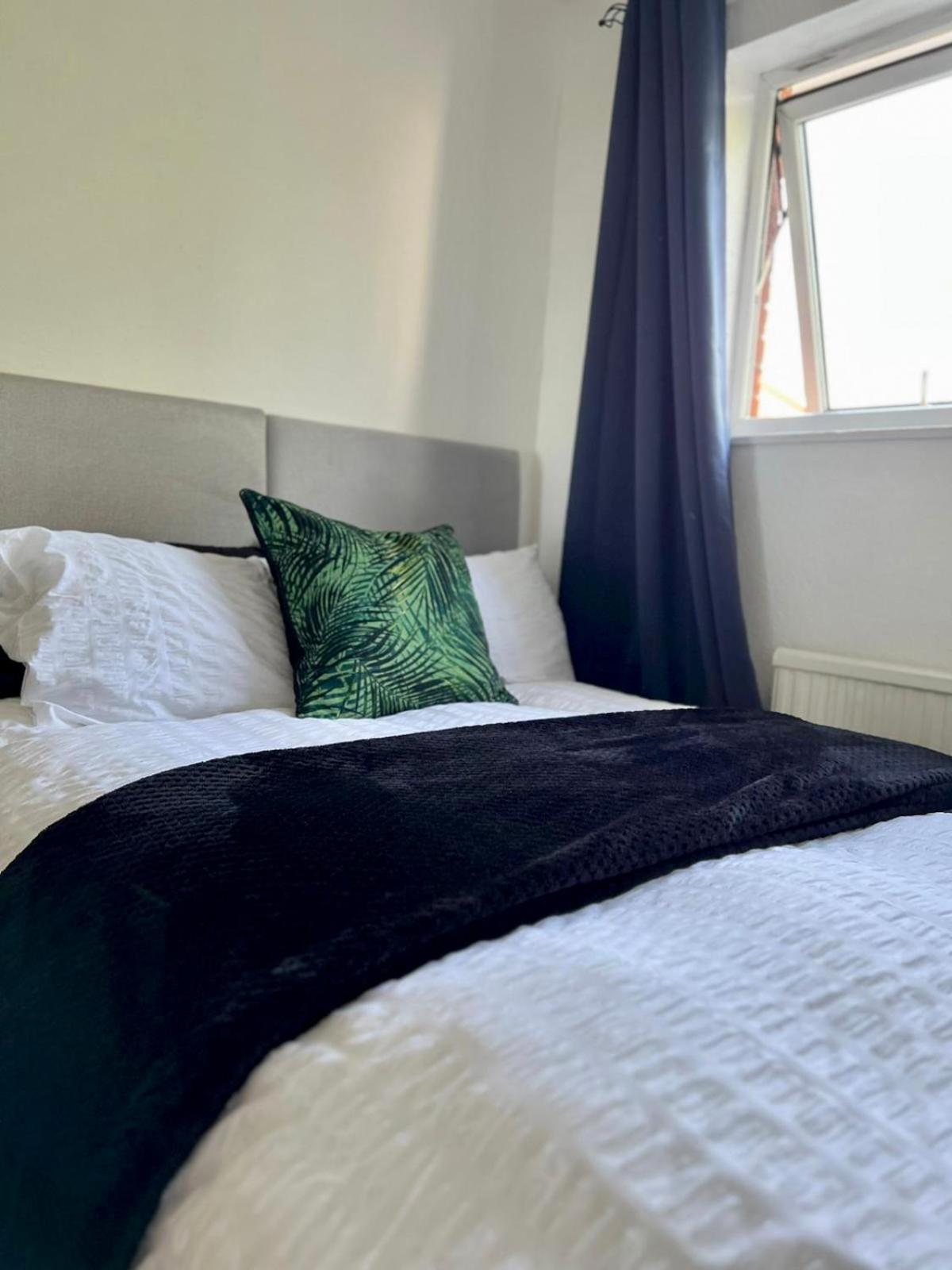 Holiday home - Eccles - Business - Contractors - Families - Discounts Available Manchester