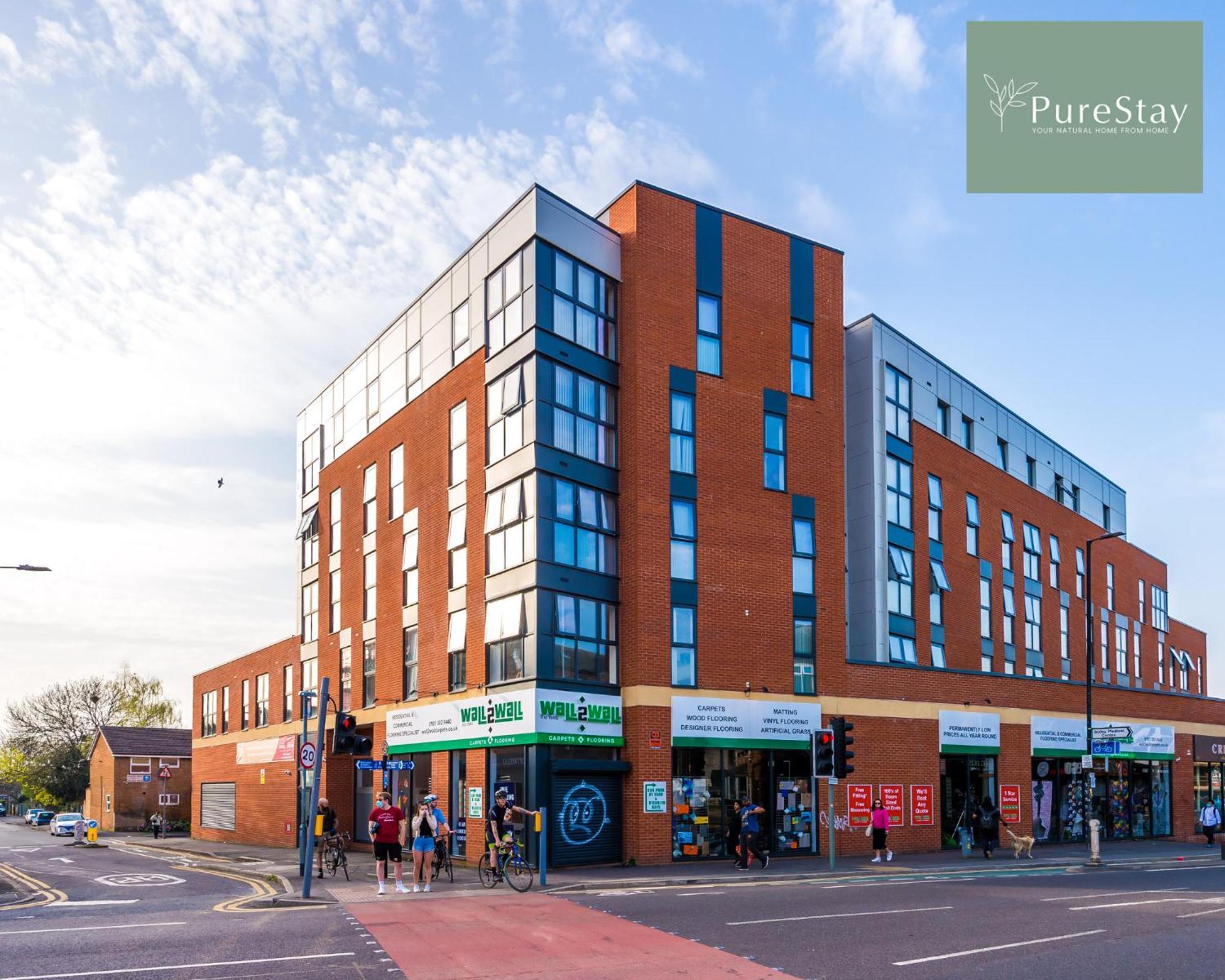 Stunning Two Bed By Purestay Short Lets & Serviced With Free Parking & Wifi