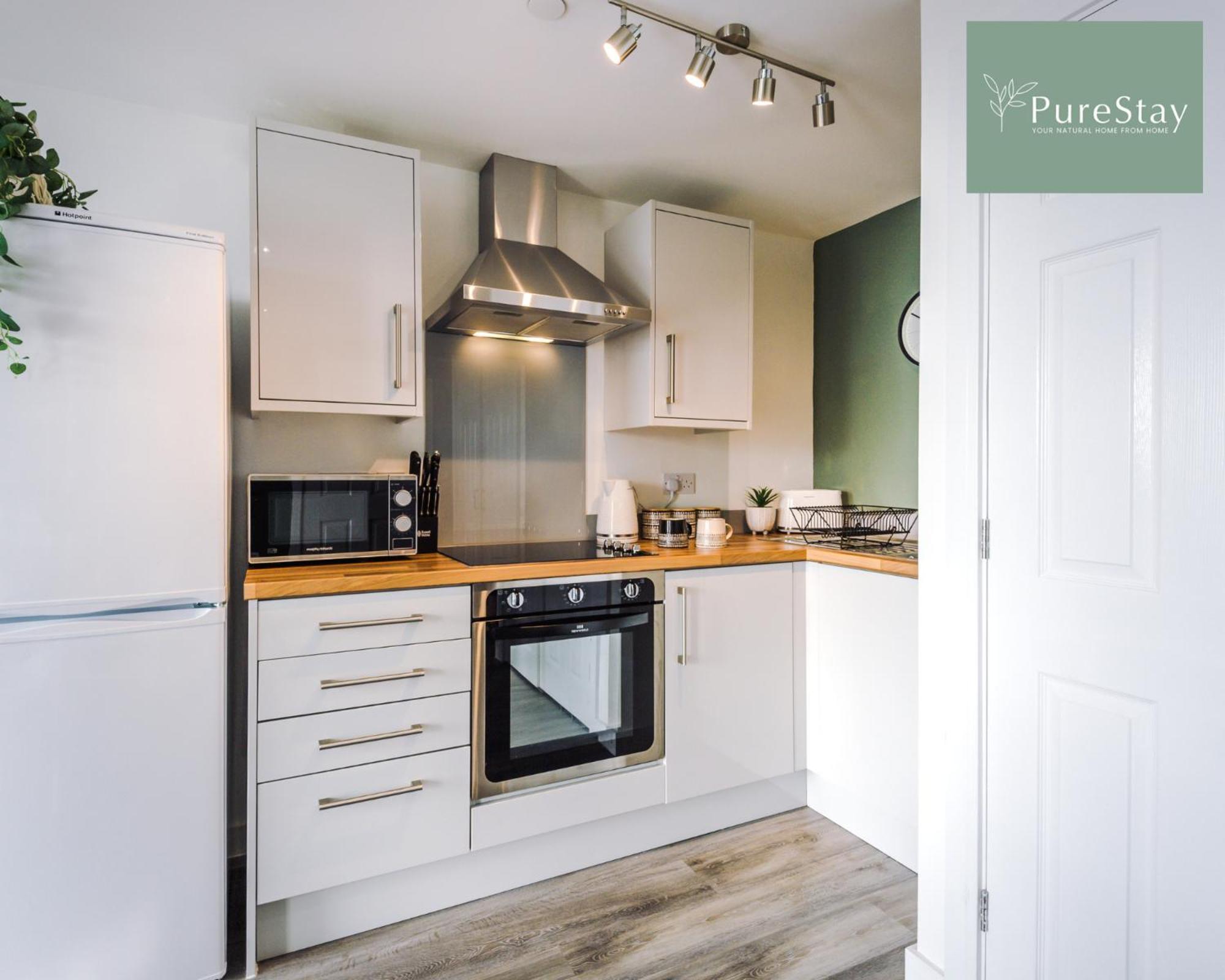 Stunning Two Bed By Purestay Short Lets & Serviced With Free Parking & Wifi * Manchester
