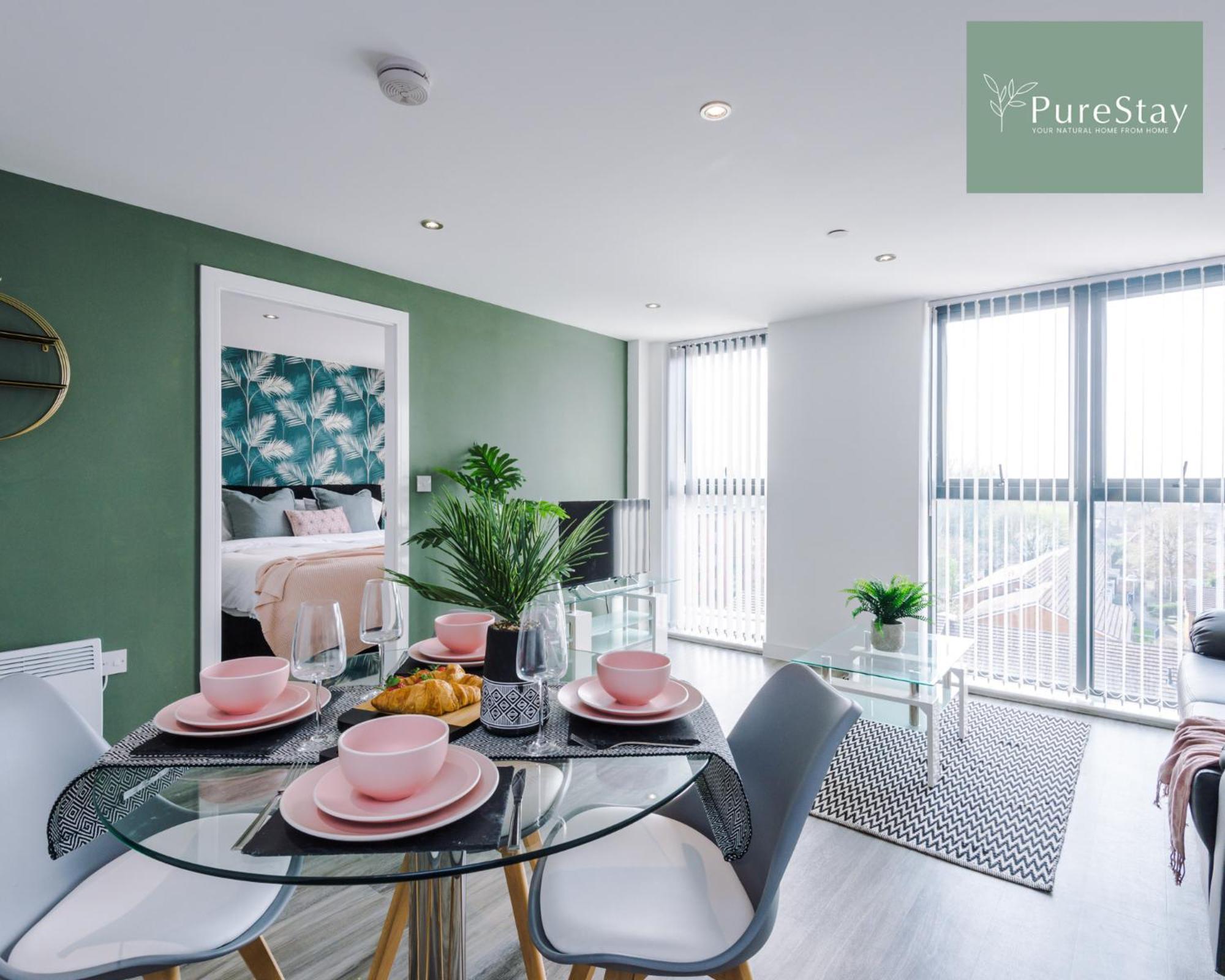 Stunning Two Bed By Purestay Short Lets & Serviced With Free Parking & Wifi Manchester