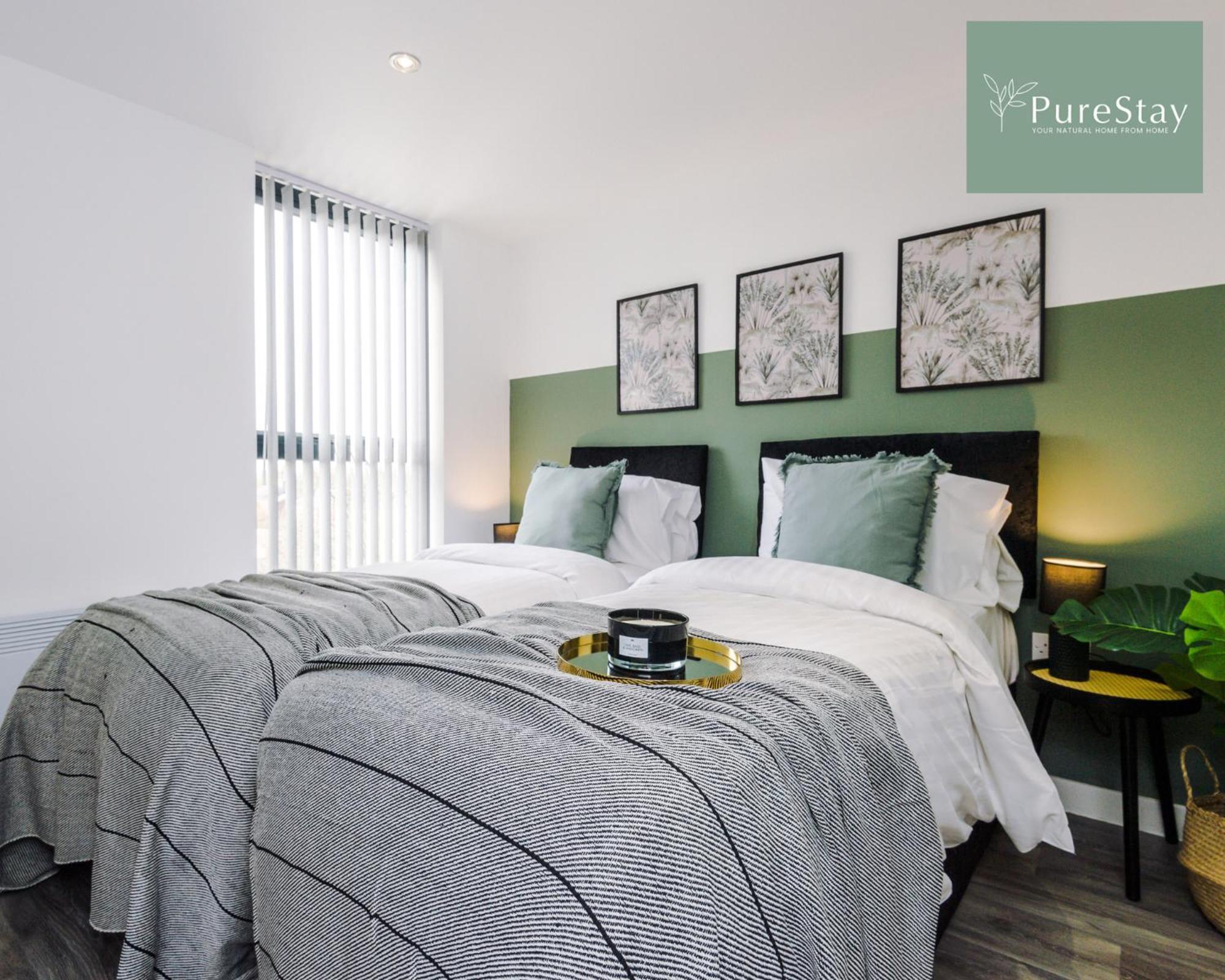 Stunning Two Bed By Purestay Short Lets & Serviced With Free Parking & Wifi * Manchester
