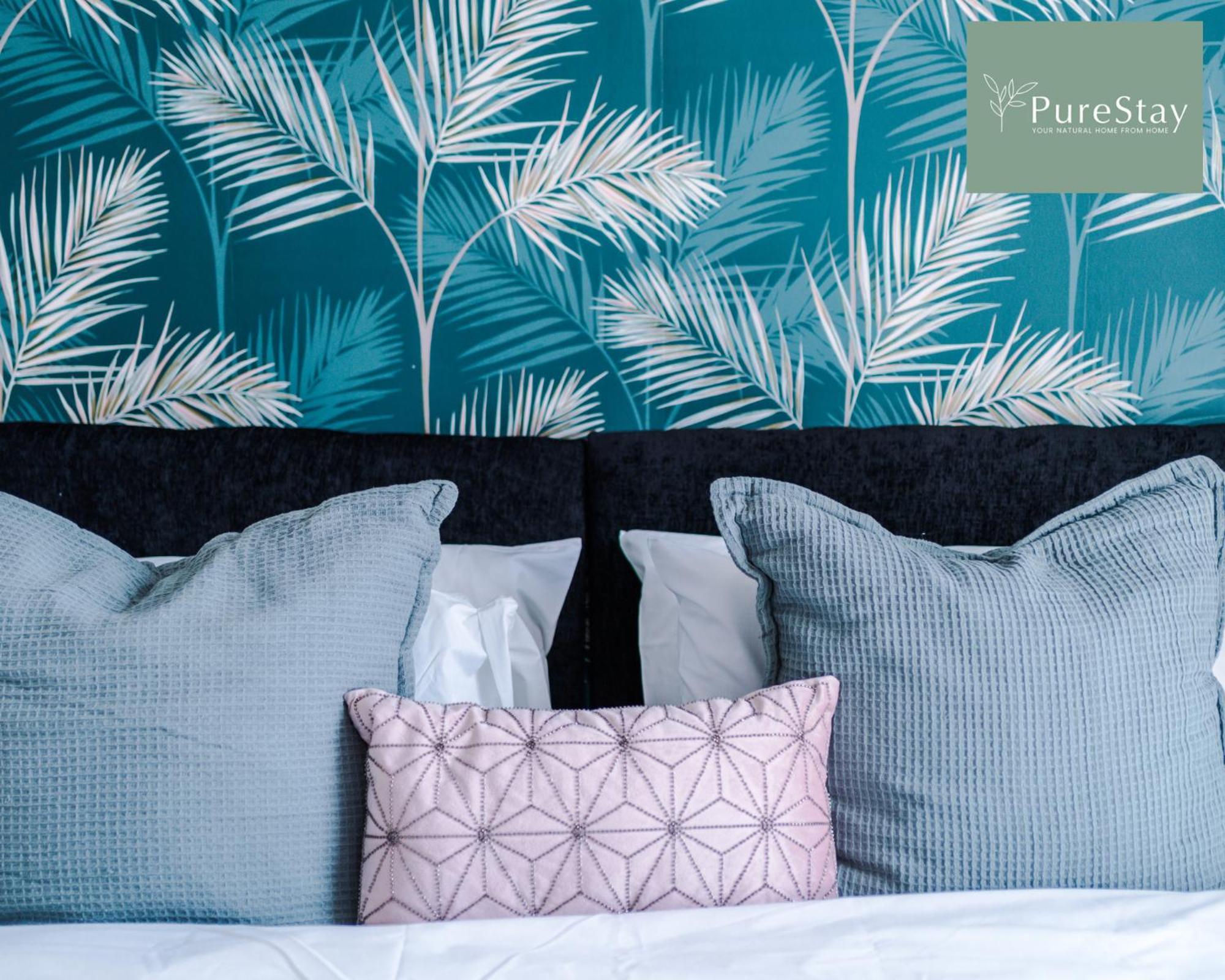 Stunning Two Bed By Purestay Short Lets & Serviced With Free Parking & Wifi
