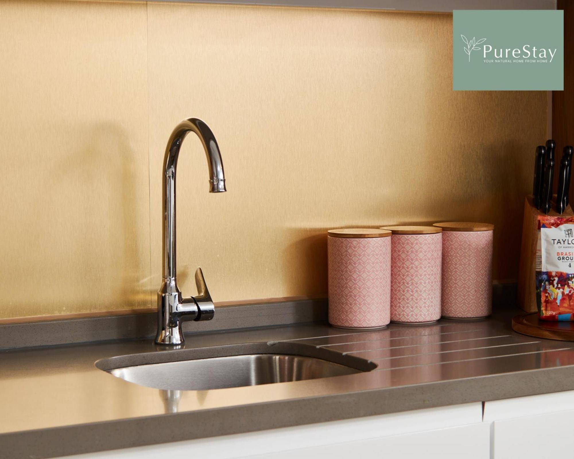 Purestay Manchester: 5-bedroom Business Haven Holiday home Manchester