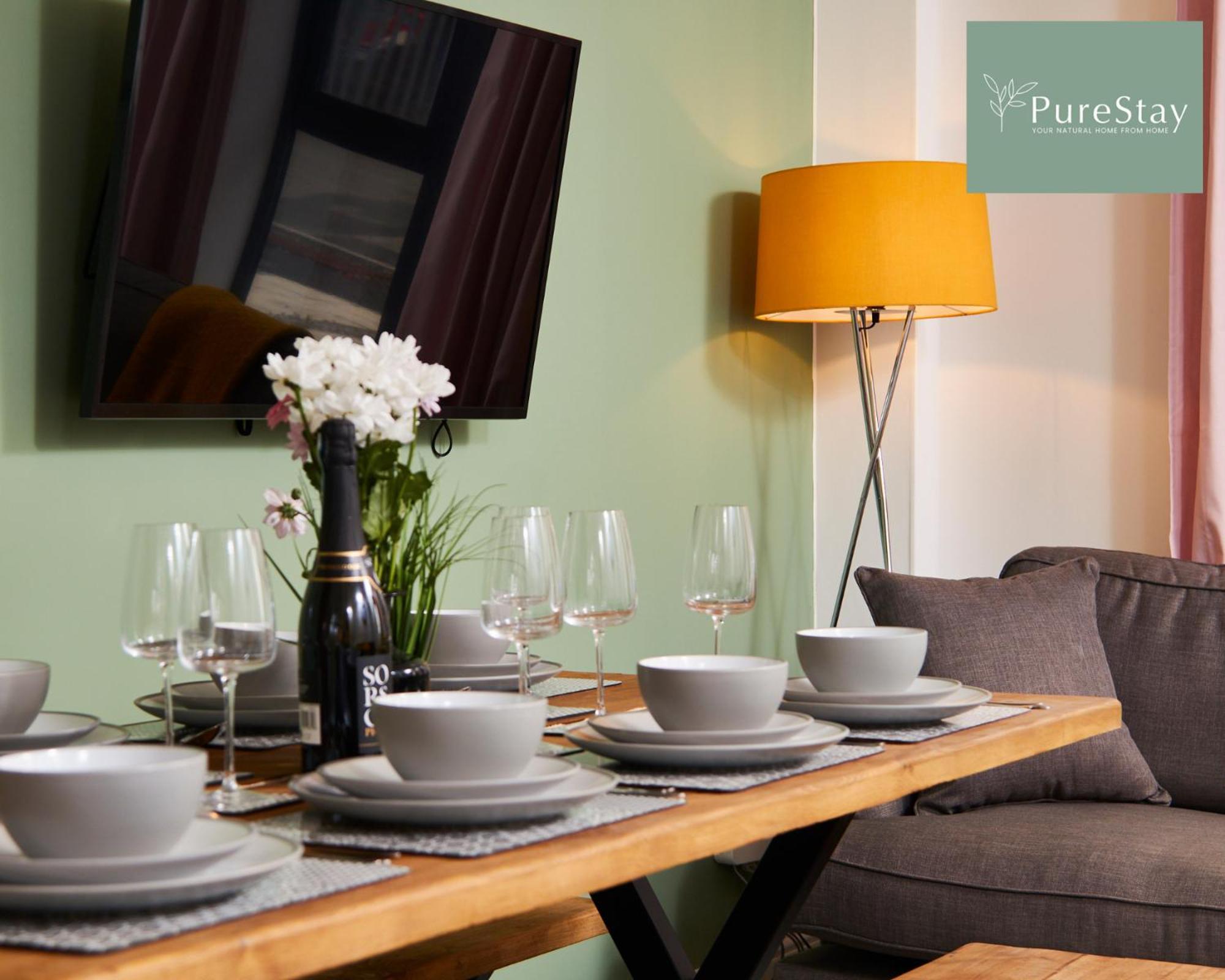 Holiday home Purestay Manchester: 5-bedroom Business Haven *