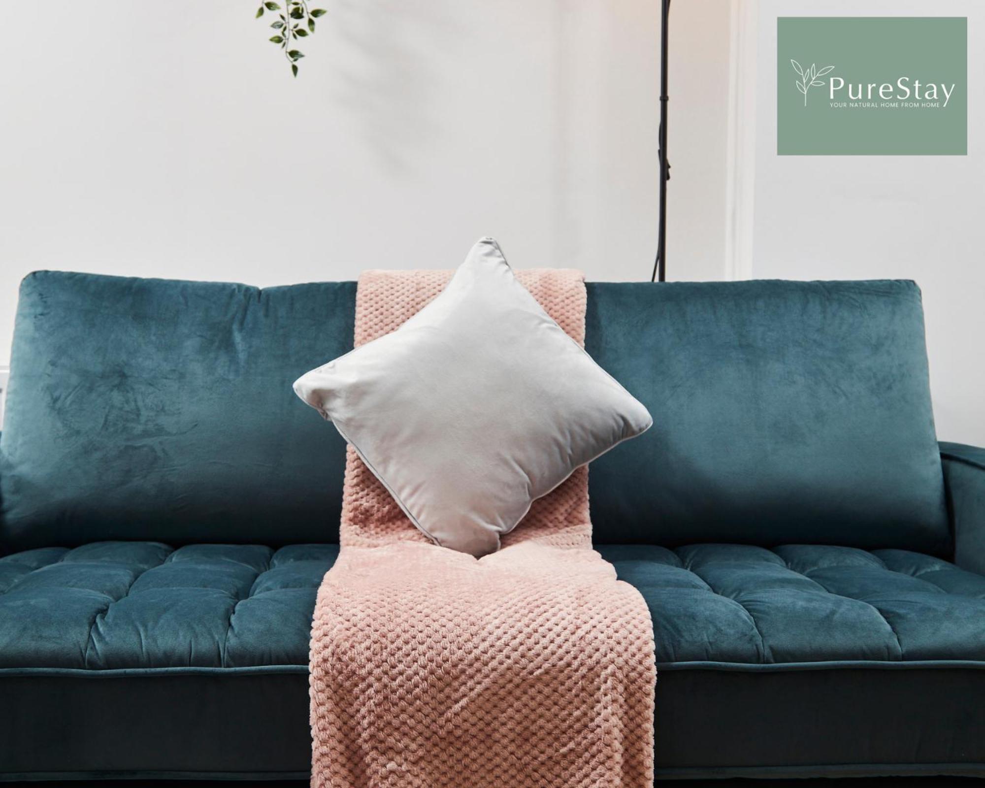 Stunning 5 Bed House With Parking By Purestay Short Lets & Serviced