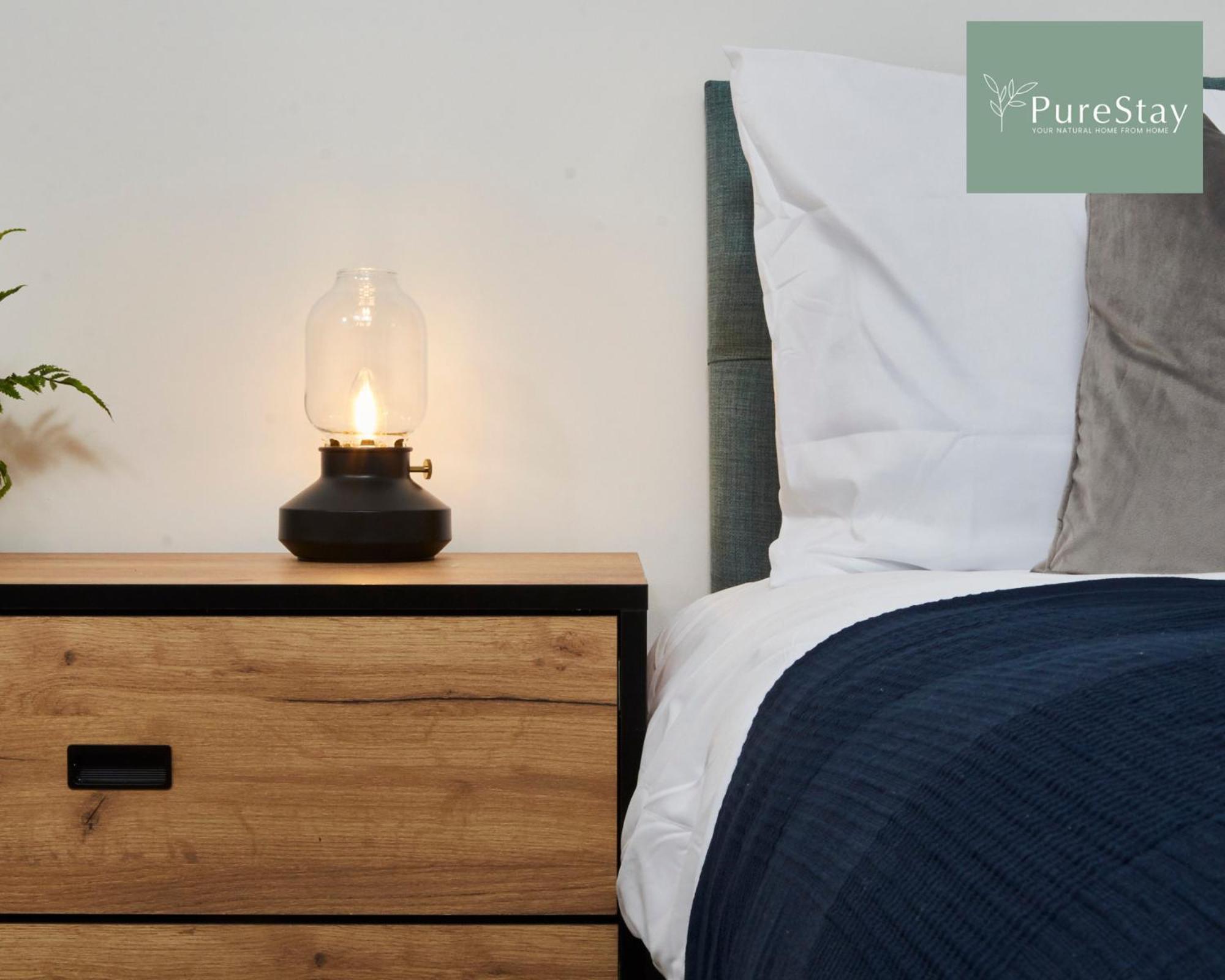 Stunning 5 Bed House With Parking By Purestay Short Lets & Serviced * Manchester