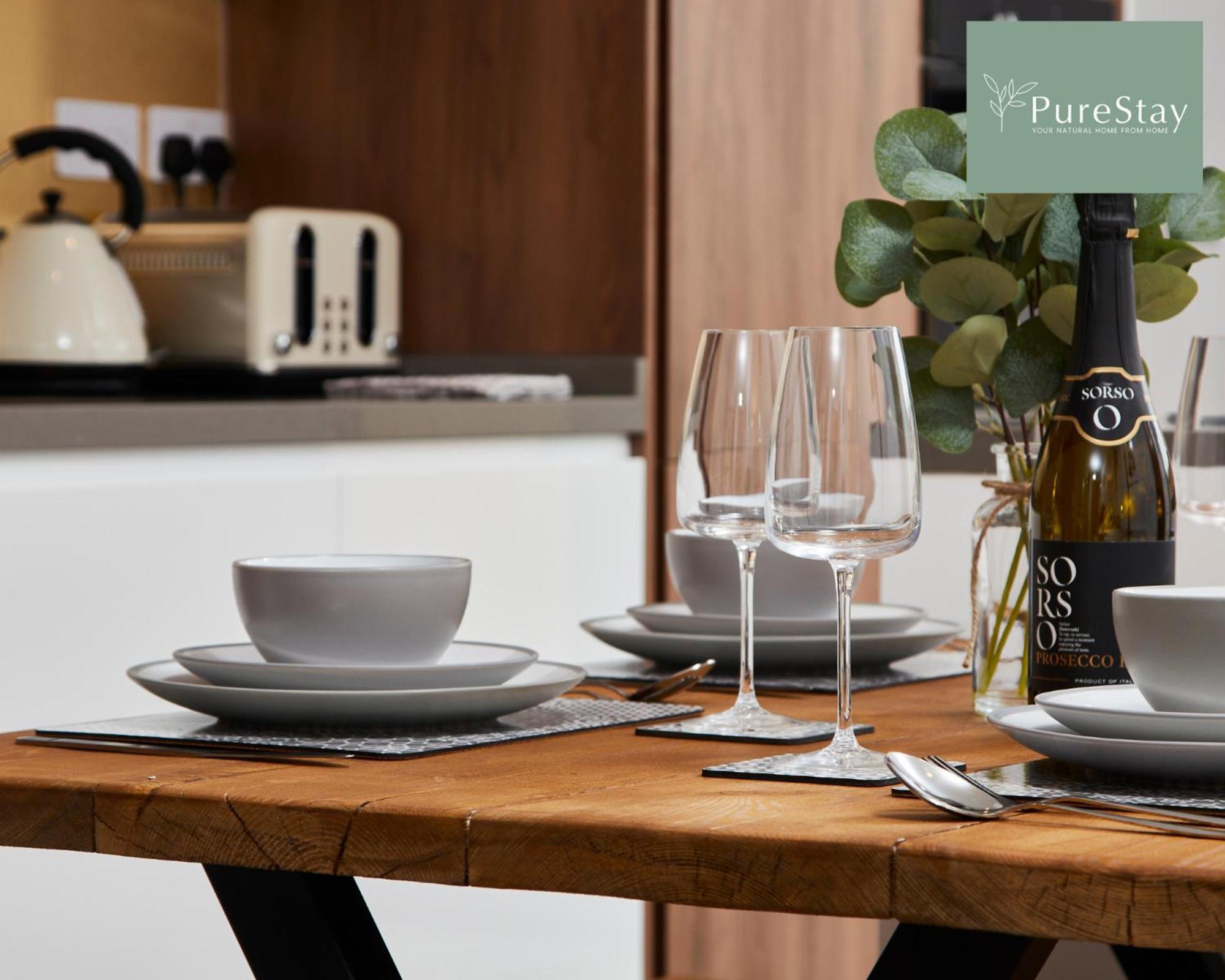Holiday home Stunning 5 Bed House With Parking By Purestay Short Lets & Serviced Manchester