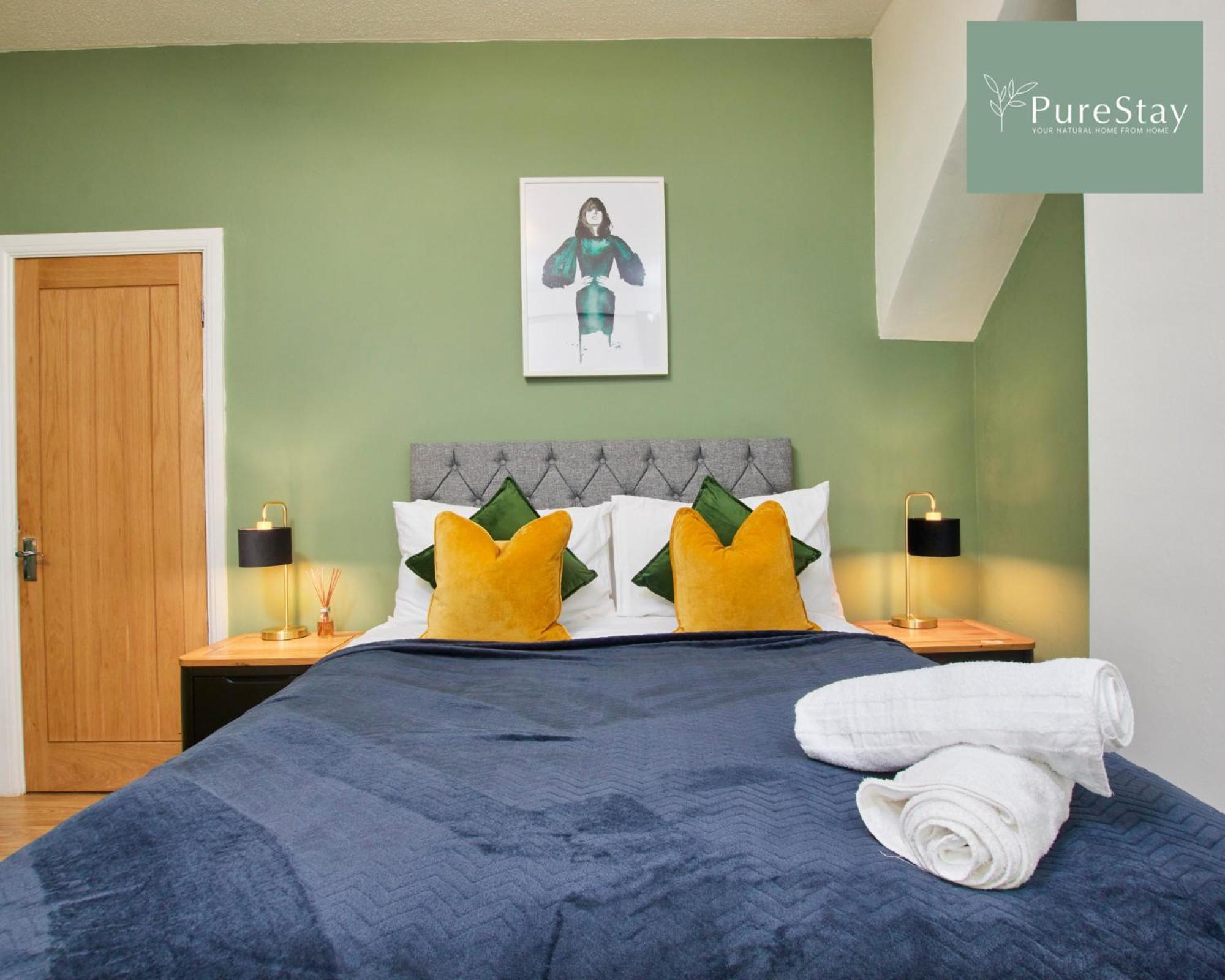 Three Bedroom House By Purestay Short Lets & Serviced With Free Parking Manchester