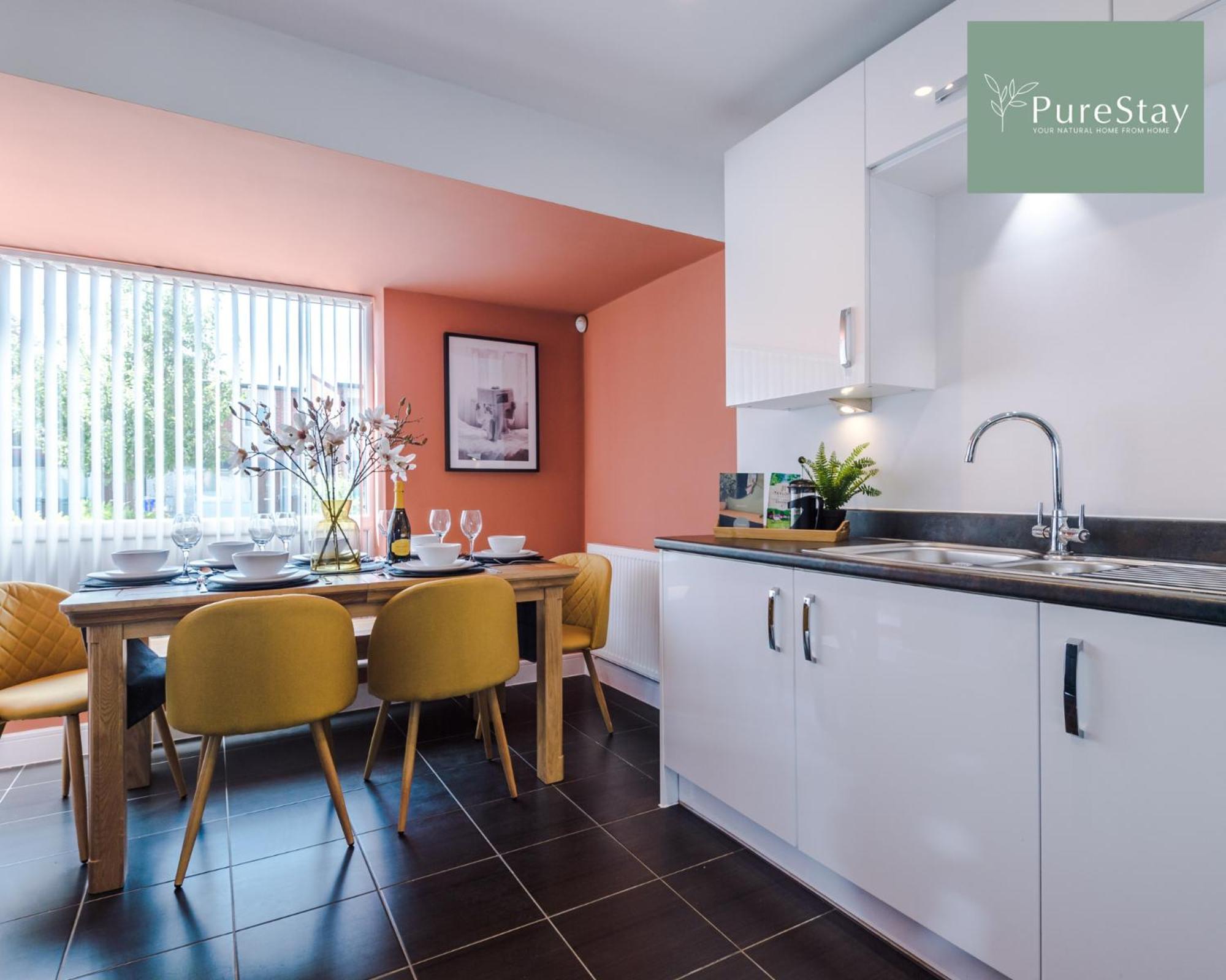 Designer House: Stadium-adjacent Villa Manchester