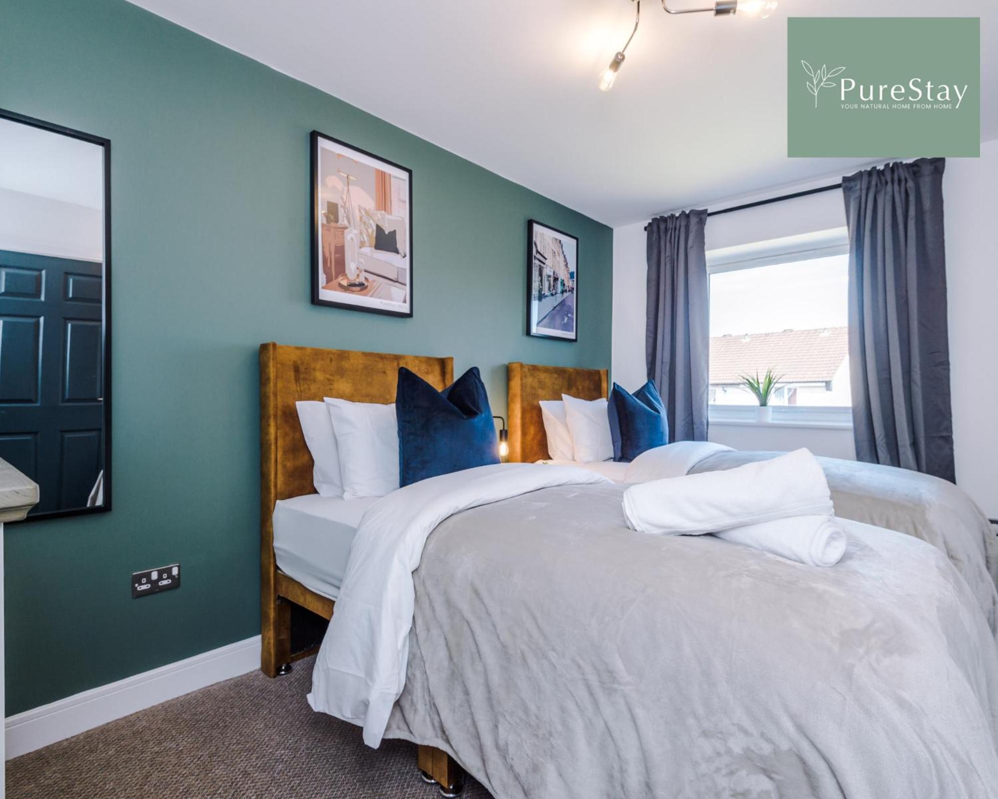 Designer House: Stadium-adjacent Villa Manchester
