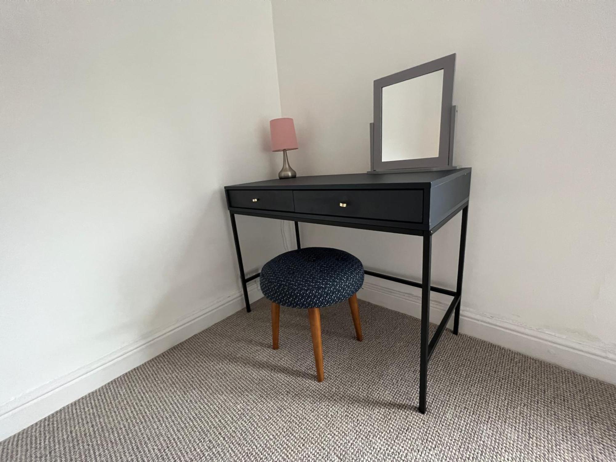 Altrincham Terrace - 2 Bedroom House - Free Parking - Sleeps 6 - Near Tram Stop Holiday home Manchester