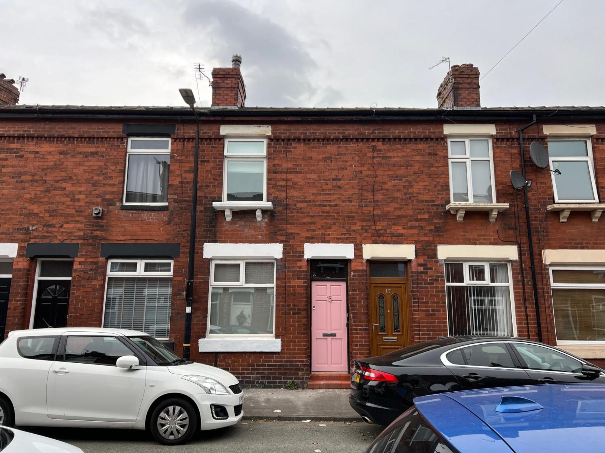 Holiday home Altrincham Terrace - 2 Bedroom House - Free Parking - Sleeps 6 - Near Tram Stop *