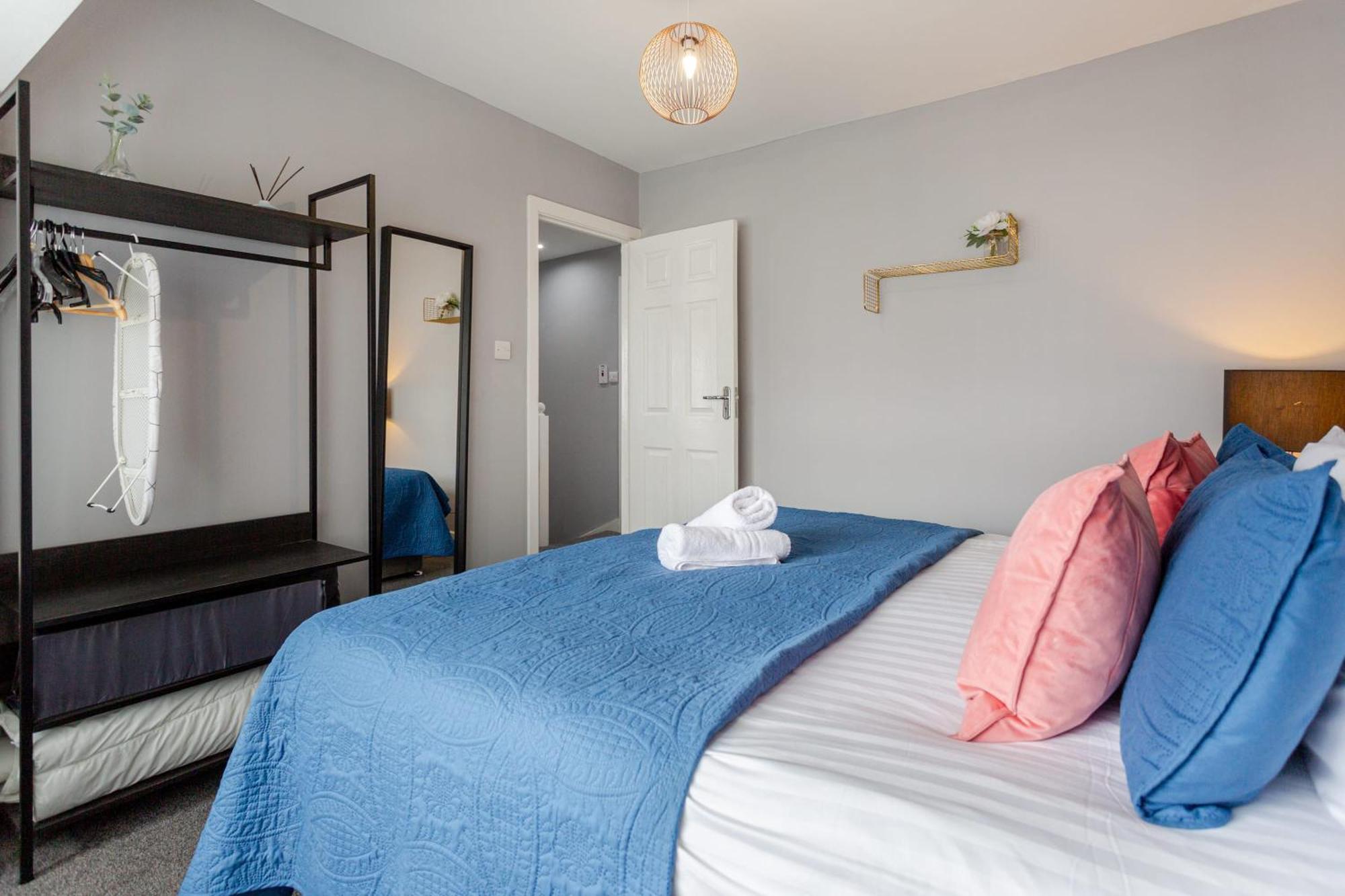 Free Parking 5 Minutes From Centre Manchester