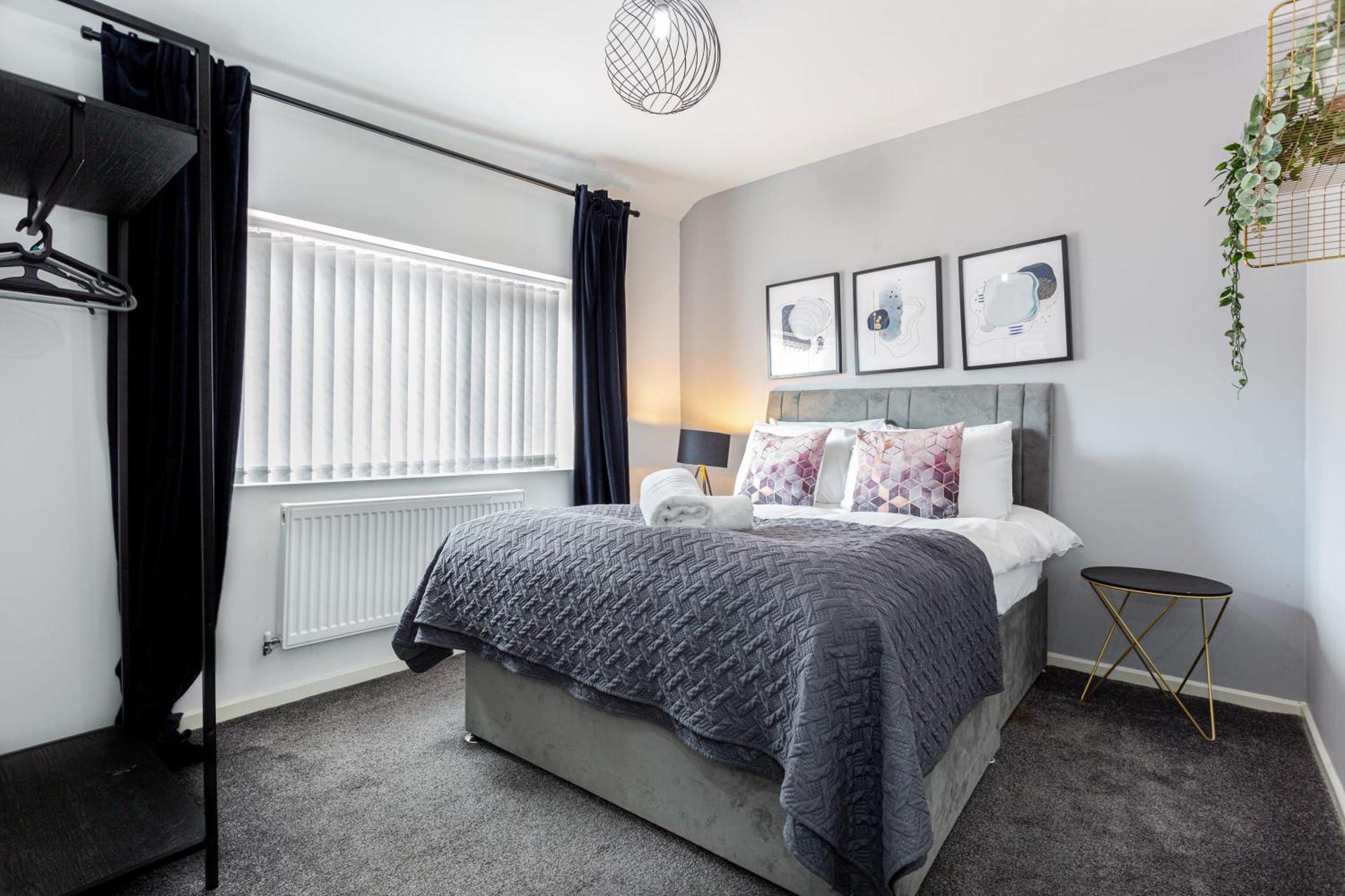 Free Parking 5 Minutes From Centre