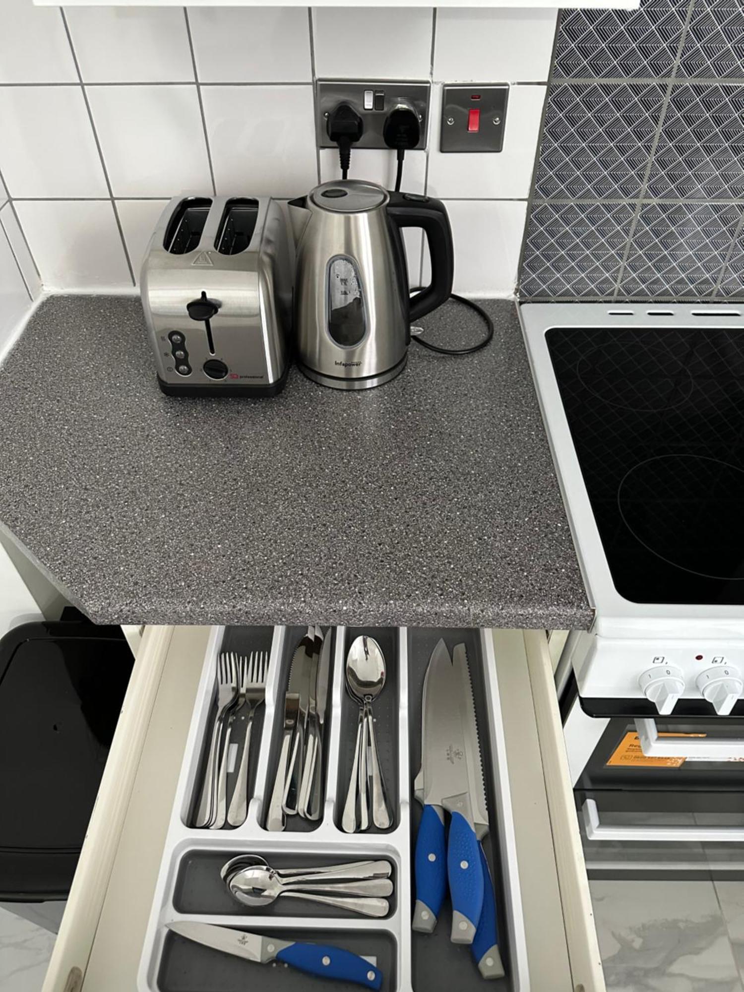 Apartment Lovely 2 Bedroom In Close To Centre And Stadium #1