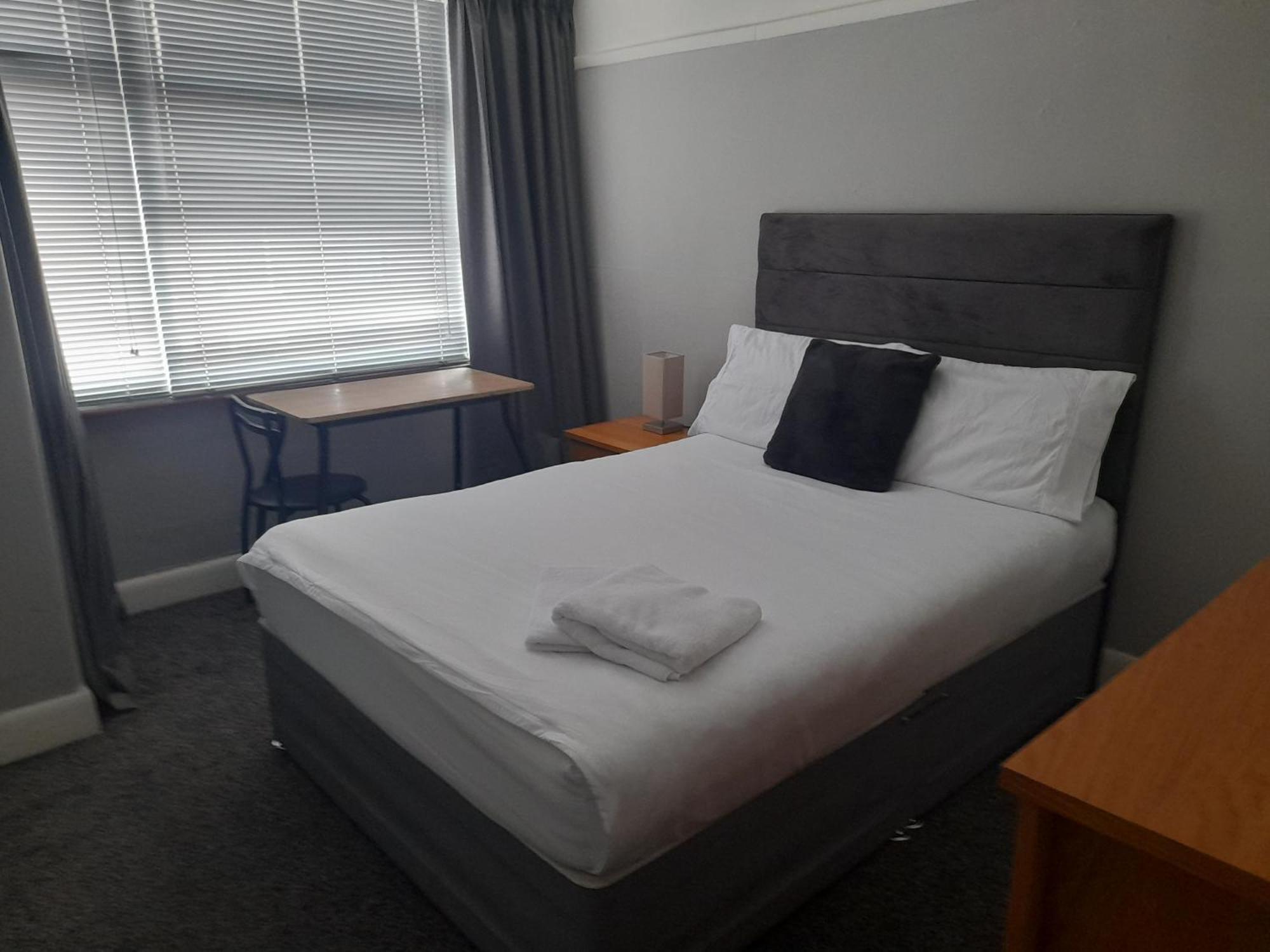Holiday home Bright 4-bed House 15 Min To Centre *