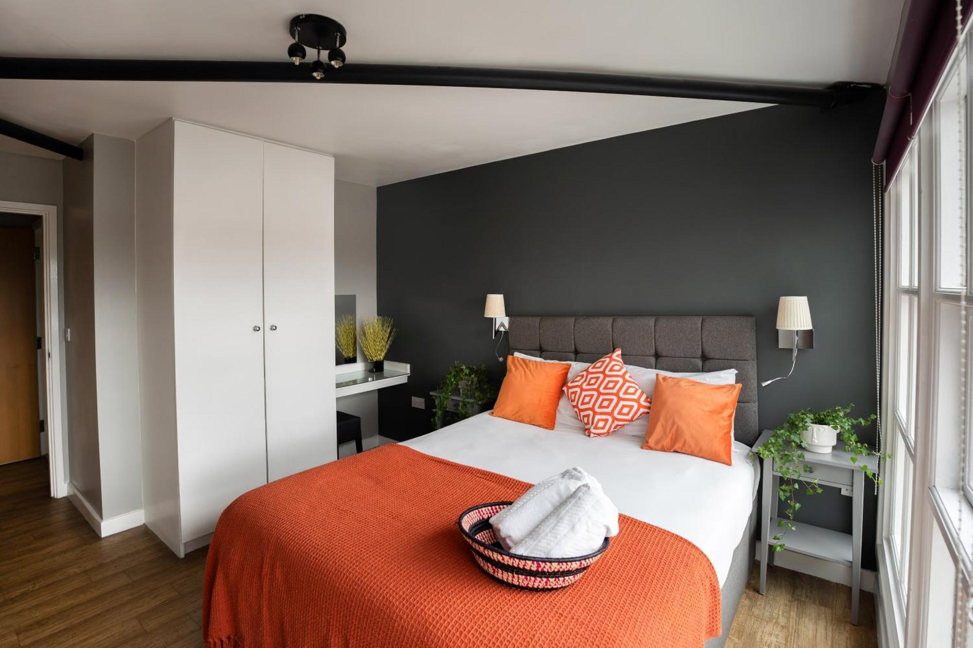 High Street Town House Aparthotel 4*