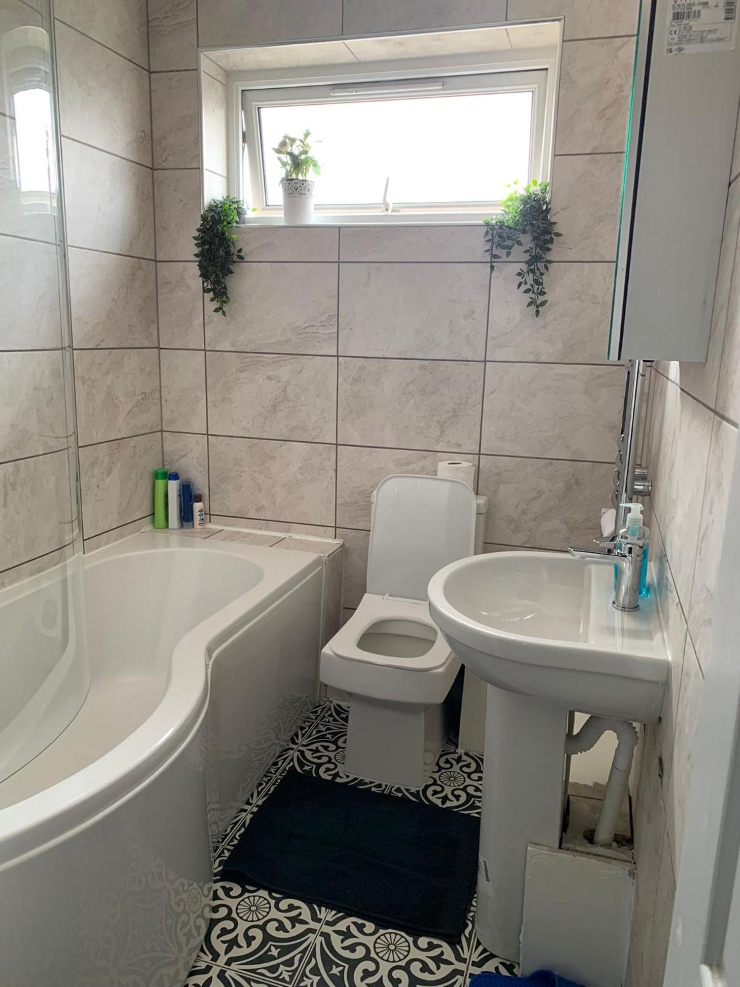 Spacious House In * Manchester