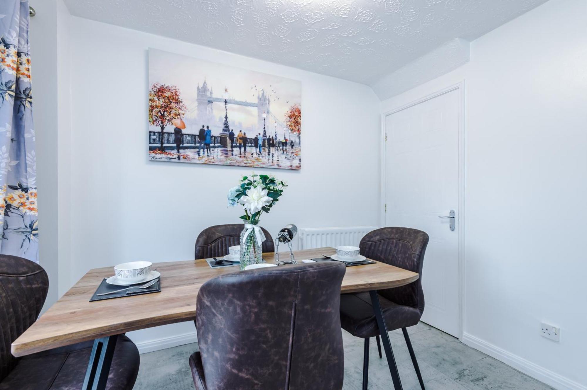 Cozy Away From In Manchester. Apartment