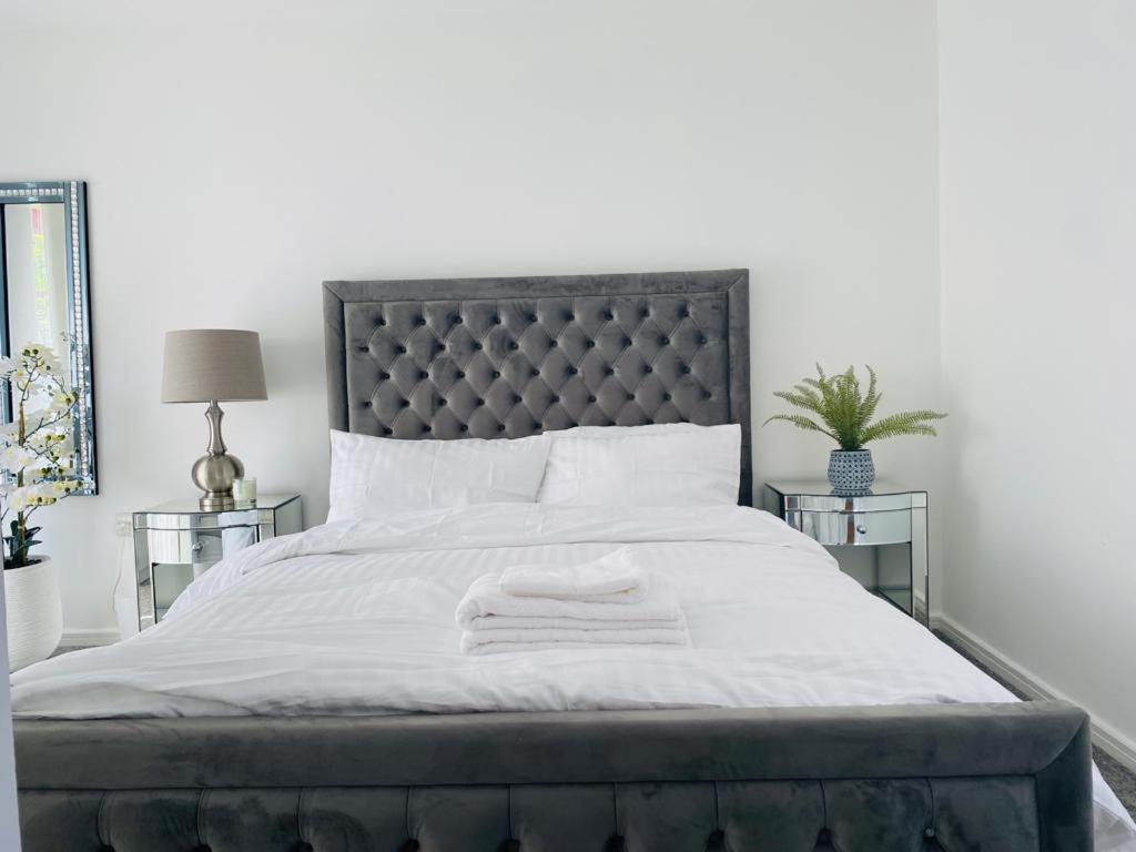 Modern, Stylish And Central Homestay *