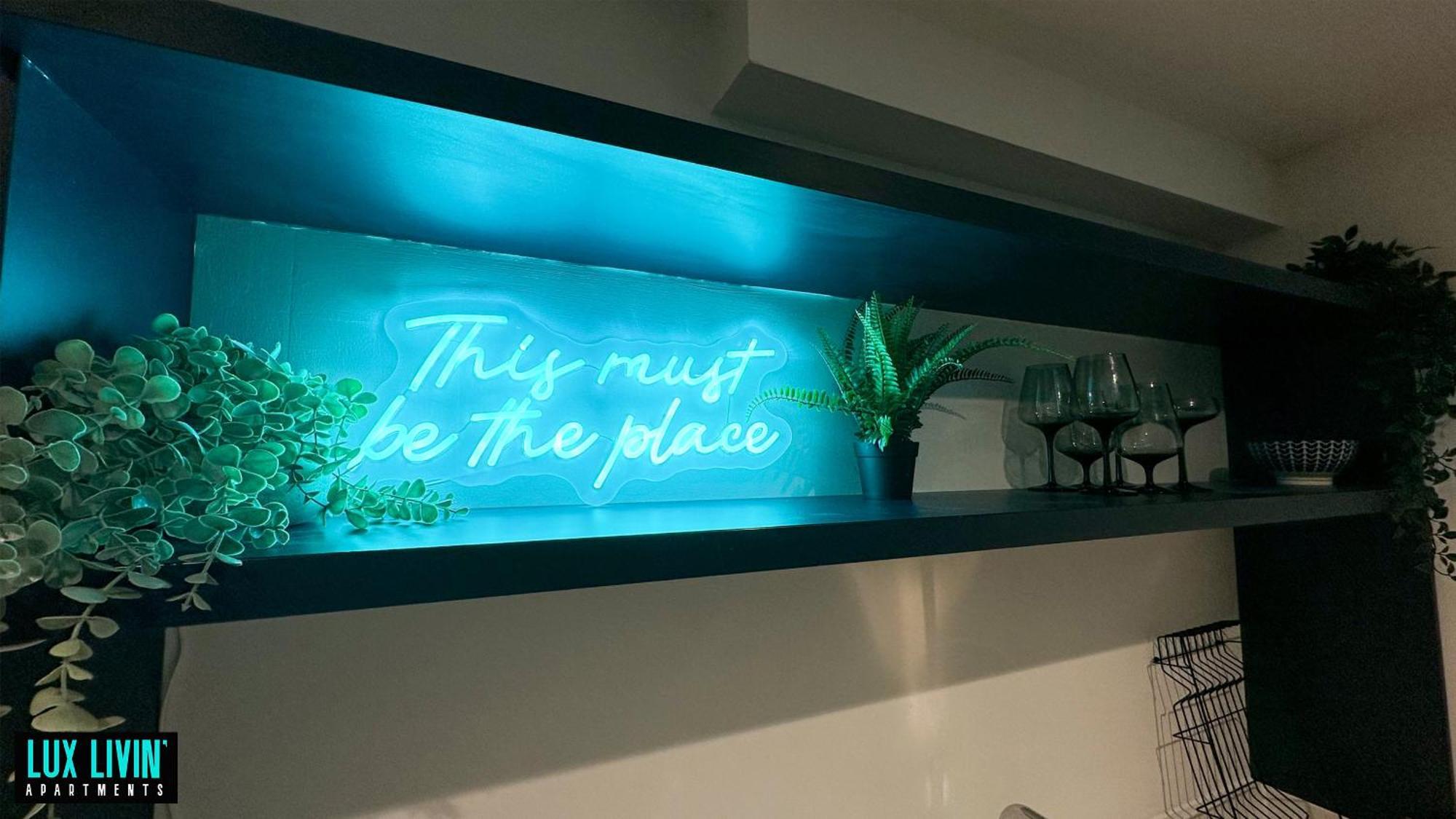 Lux Livin' - Luxury 2 Bed With Sky Garden Apartment