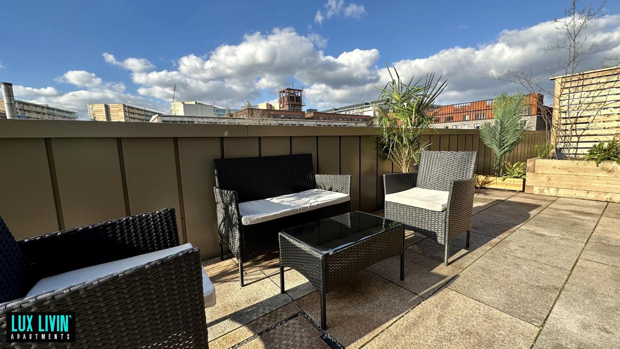 Lux Livin' - Luxury 2 Bed With Sky Garden *
