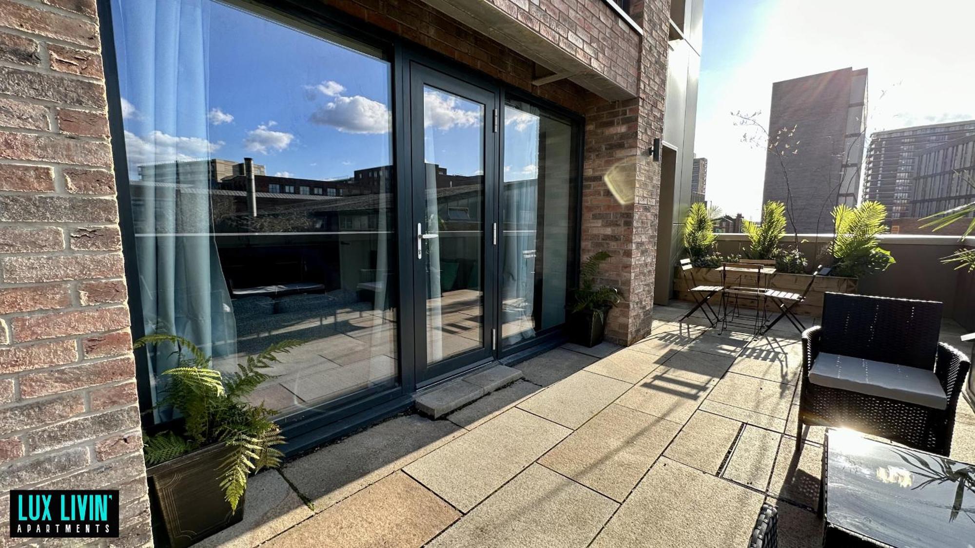 Lux Livin' - Luxury 2 Bed With Sky Garden *