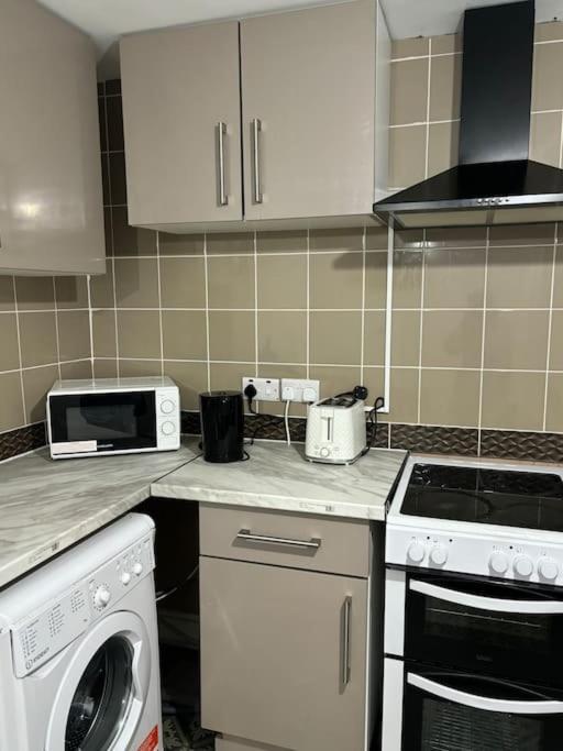 Stunning 2 Bed Rear Flat * Manchester