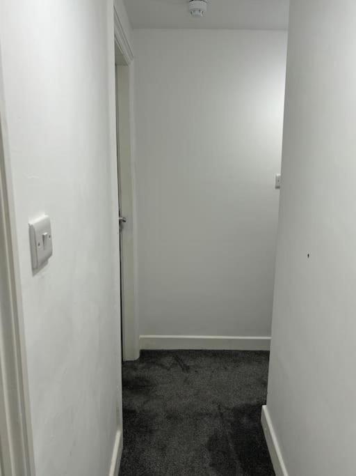 Stunning 2 Bed Rear Flat Apartment Manchester