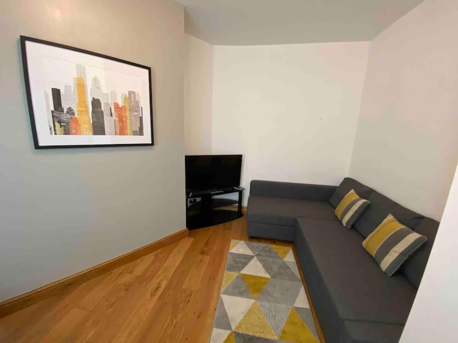 Free Parking - Near Etihad, Coop Live - Comfy 3-bed House In Manchester