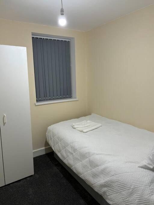 Apartment Stunning 2 Bed Rear Flat *