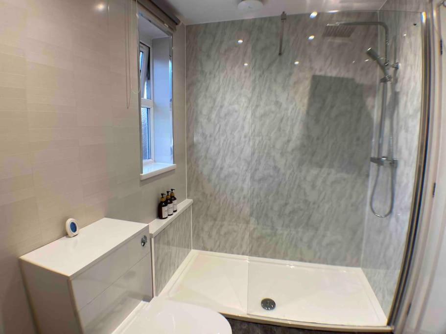 Free Parking - Near Etihad, Coop Live - Comfy 3-bed House In Holiday home