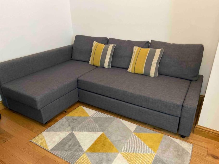 Free Parking - Near Etihad, Coop Live - Comfy 3-bed House In *