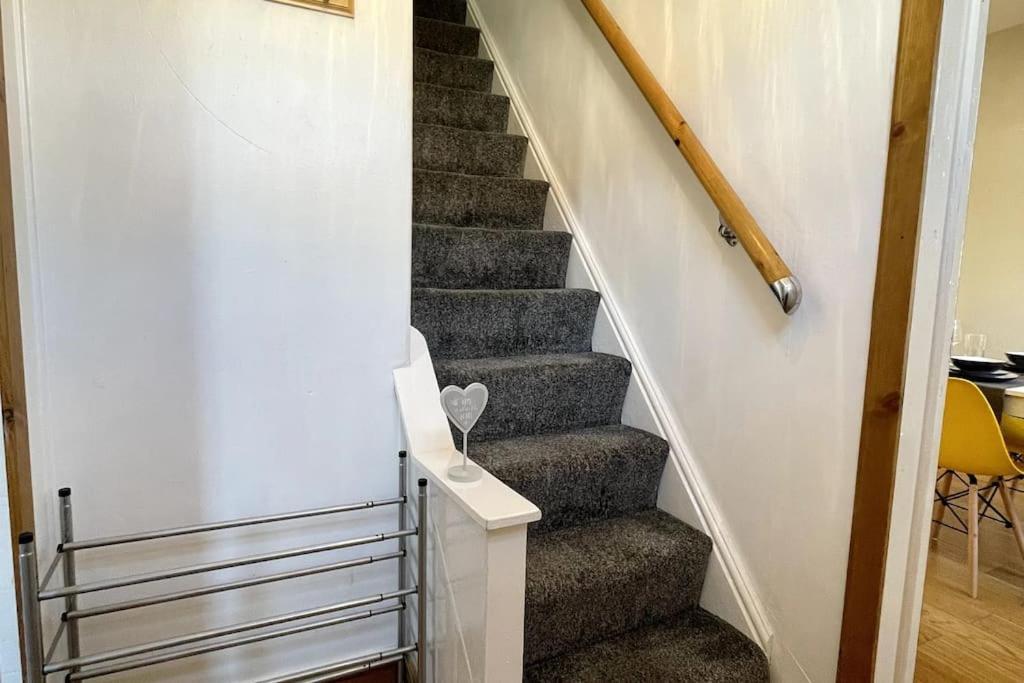 Free Parking - Near Etihad, Coop Live - Comfy 3-bed House In Holiday home Manchester