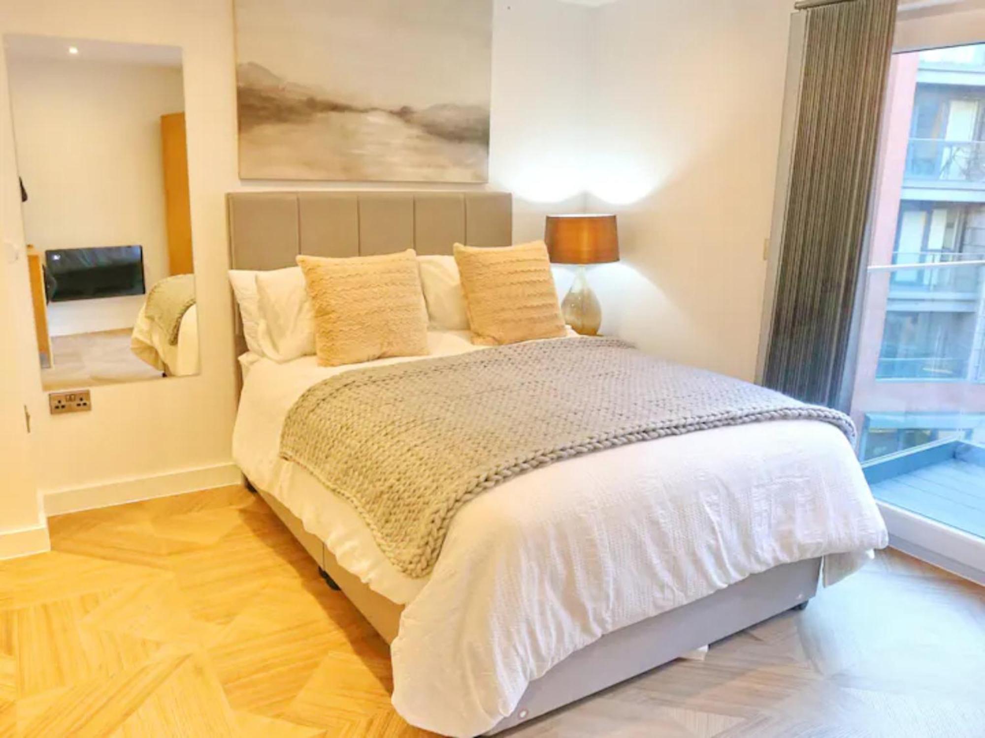 Pass The Keys Stunning New Build Flat 2 Min Walk To Center Apartment Manchester