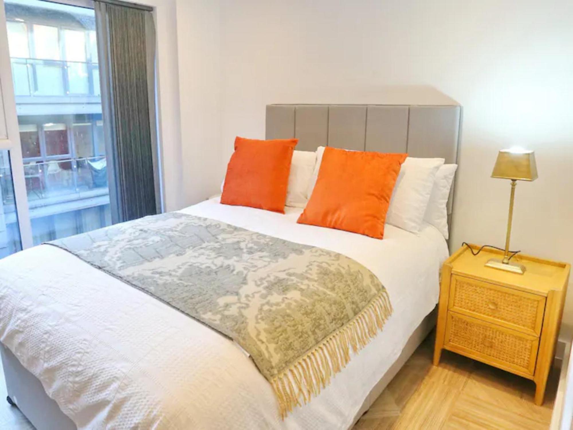 Pass The Keys Stunning New Build Flat 2 Min Walk To Center Apartment