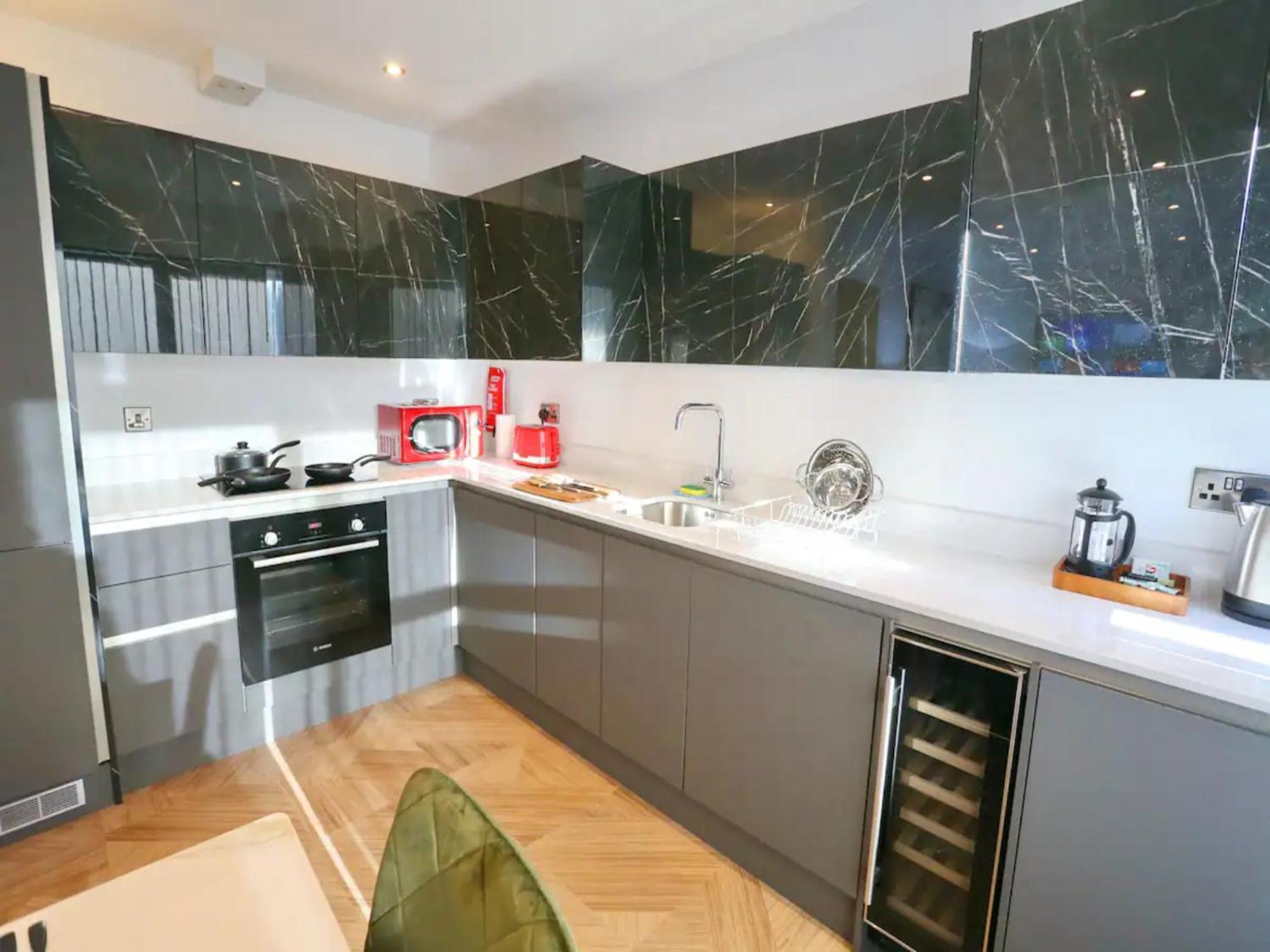 Pass The Keys Stunning New Build Flat 2 Min Walk To Center *