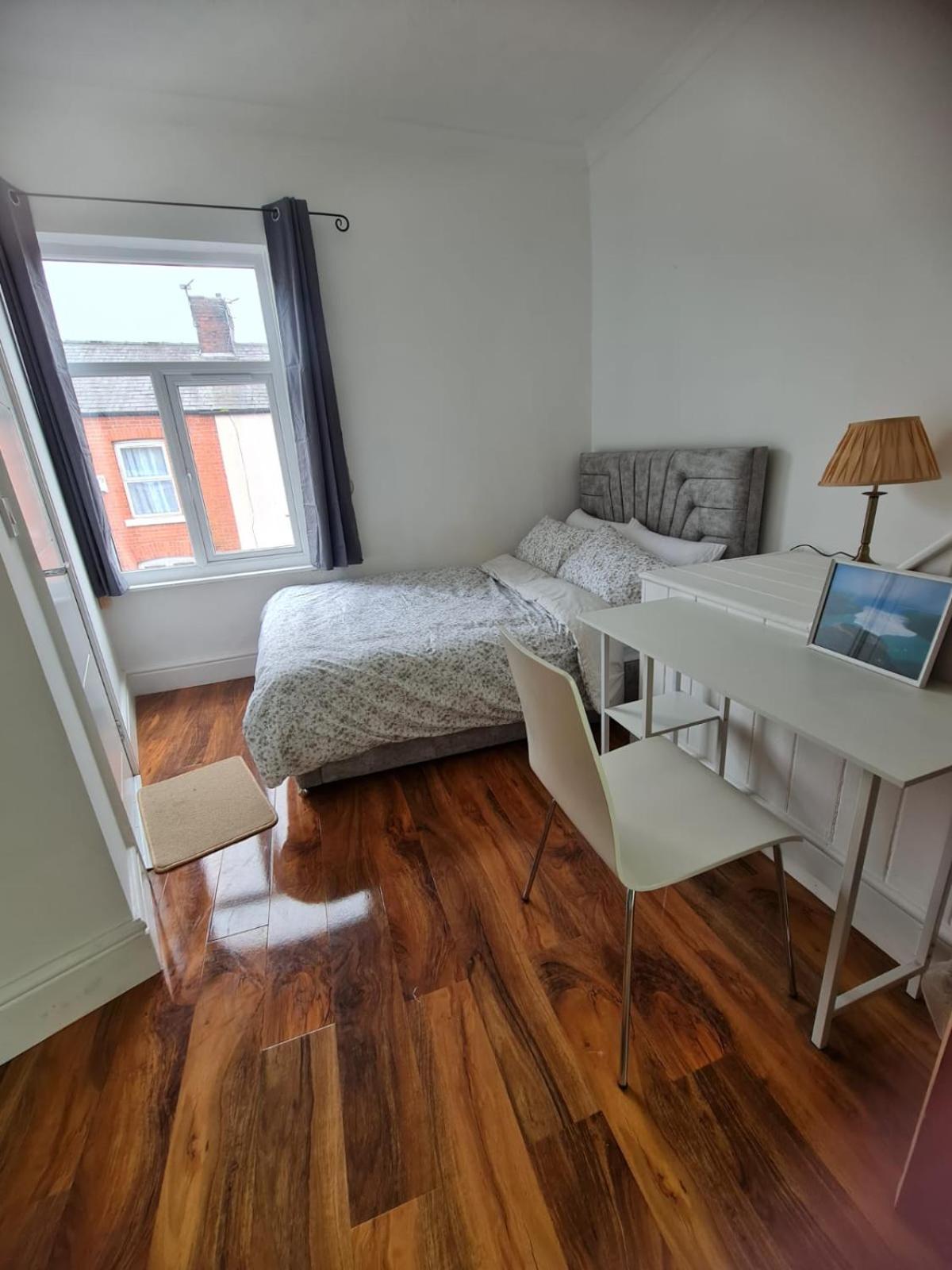 Scotland Street, Newton Heath Guest house Manchester